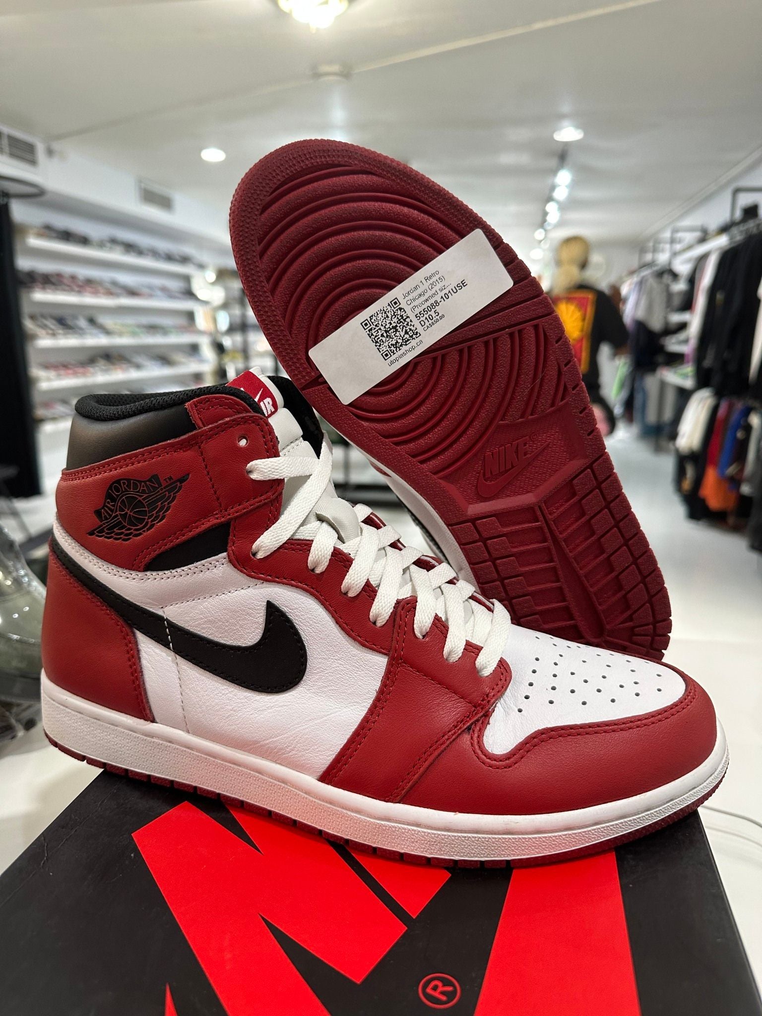 Jordan 1 Retro High Chicago (2015) - Pre-Owned Size 10.5