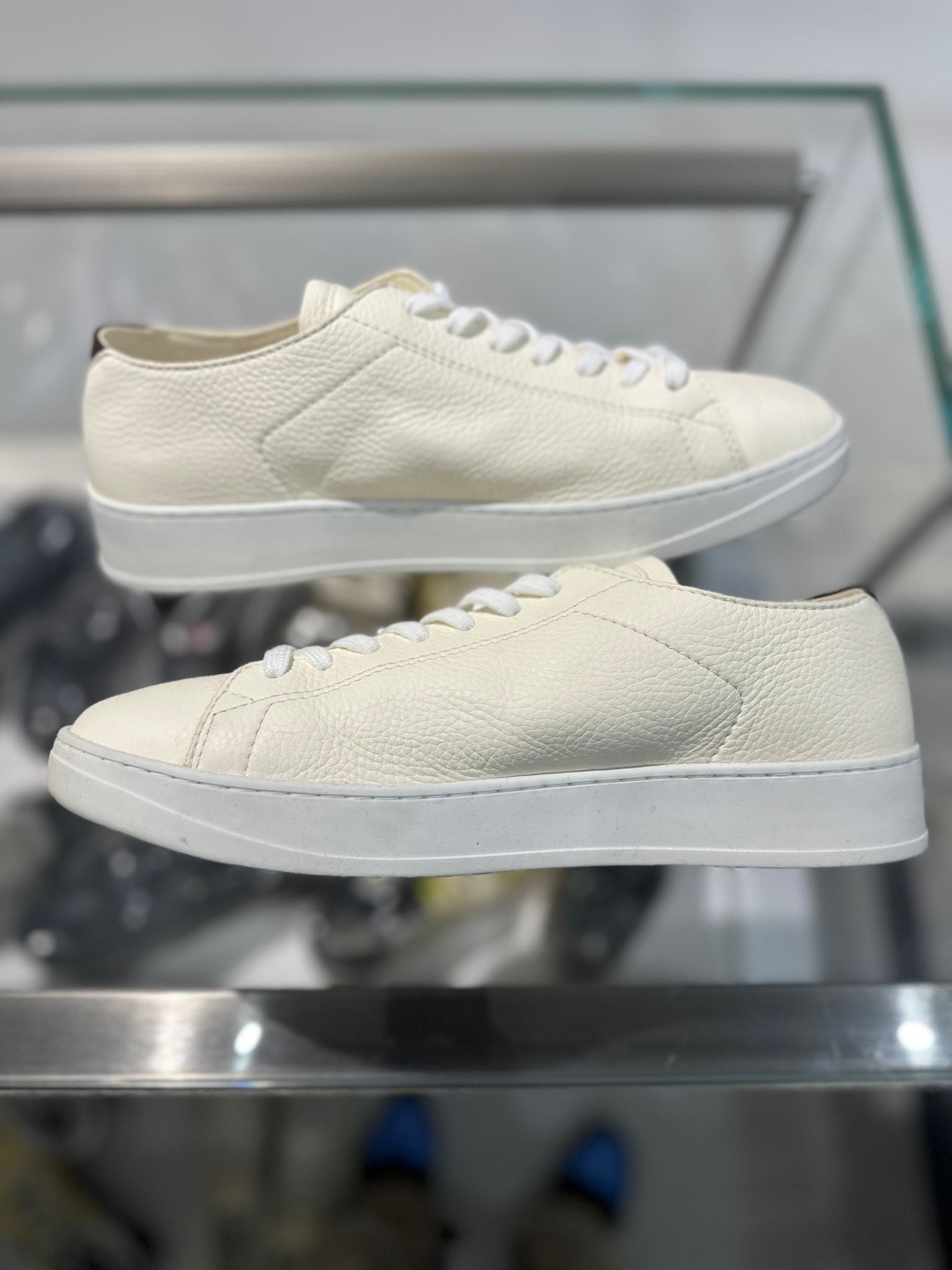Louis Vuitton LV Resort Sneaker White - Pre-Owned Size LV7.5/US9 (No original box)