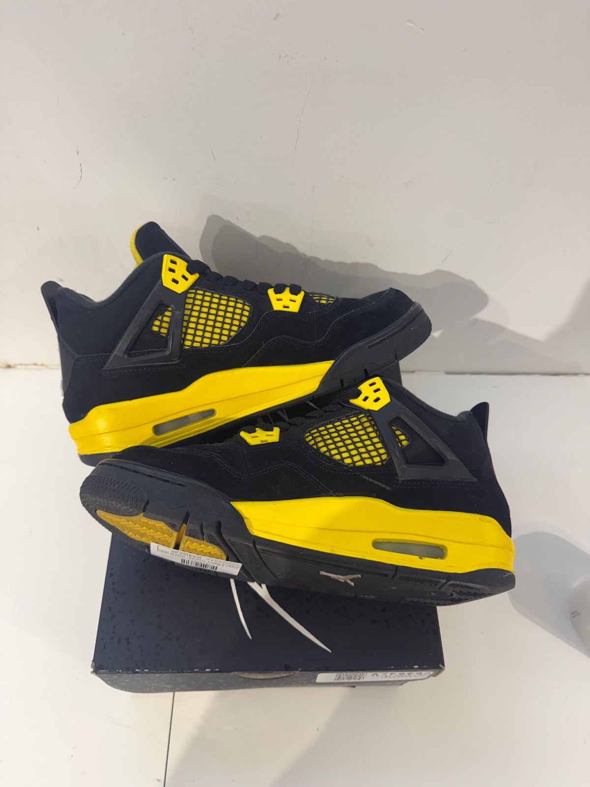 Jordan 4 Retro Thunder (2023) (GS) - Pre-Owned Size 6.5Y