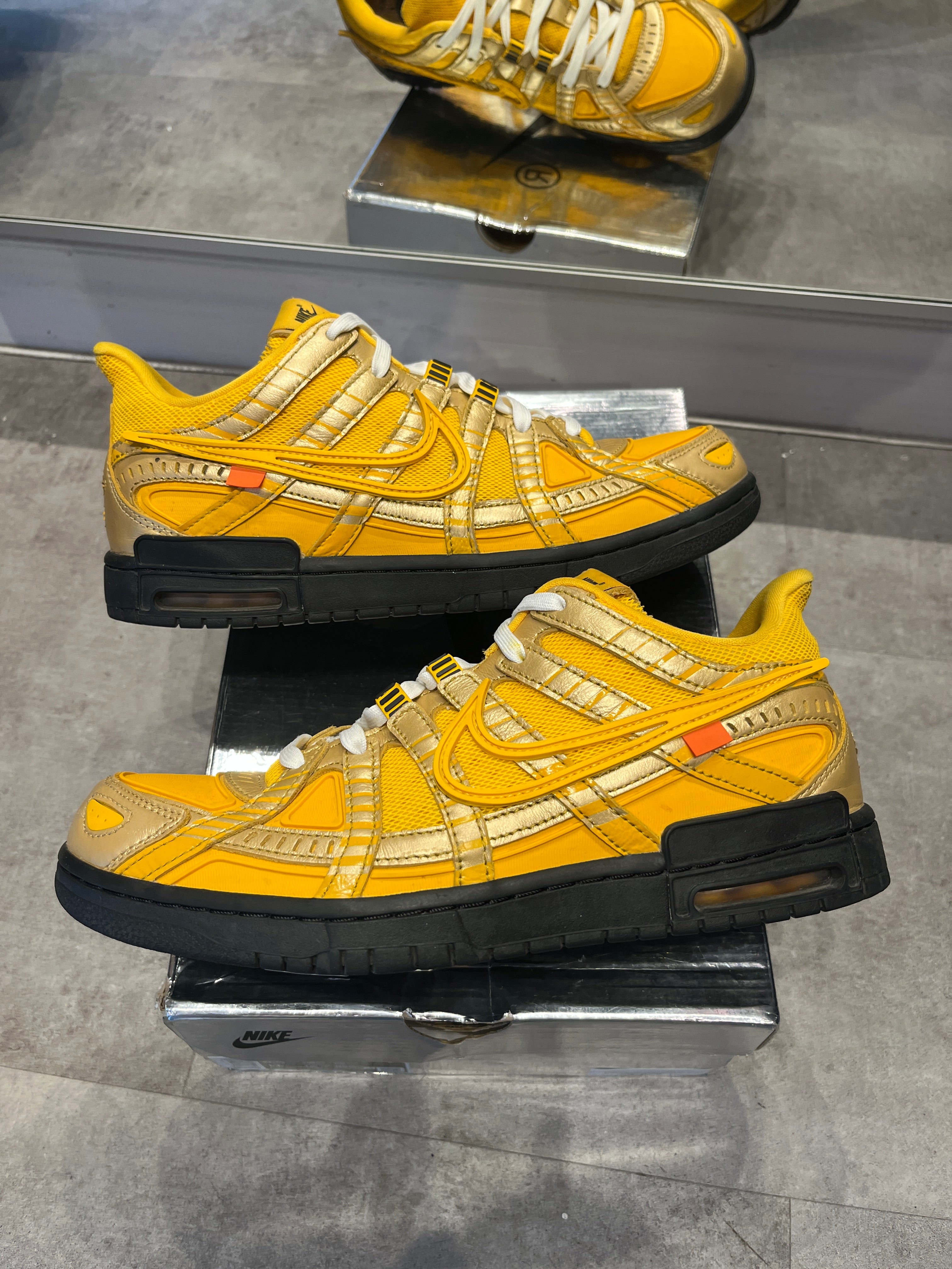 Nike Air Rubber Dunk Off-White University Gold - Pre-Owned Size 9.5