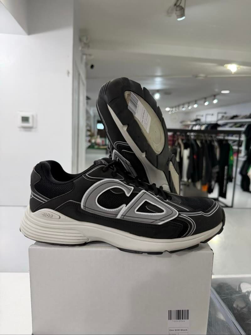 Dior B30 Black - Pre-Owned Size 12 (No original box)