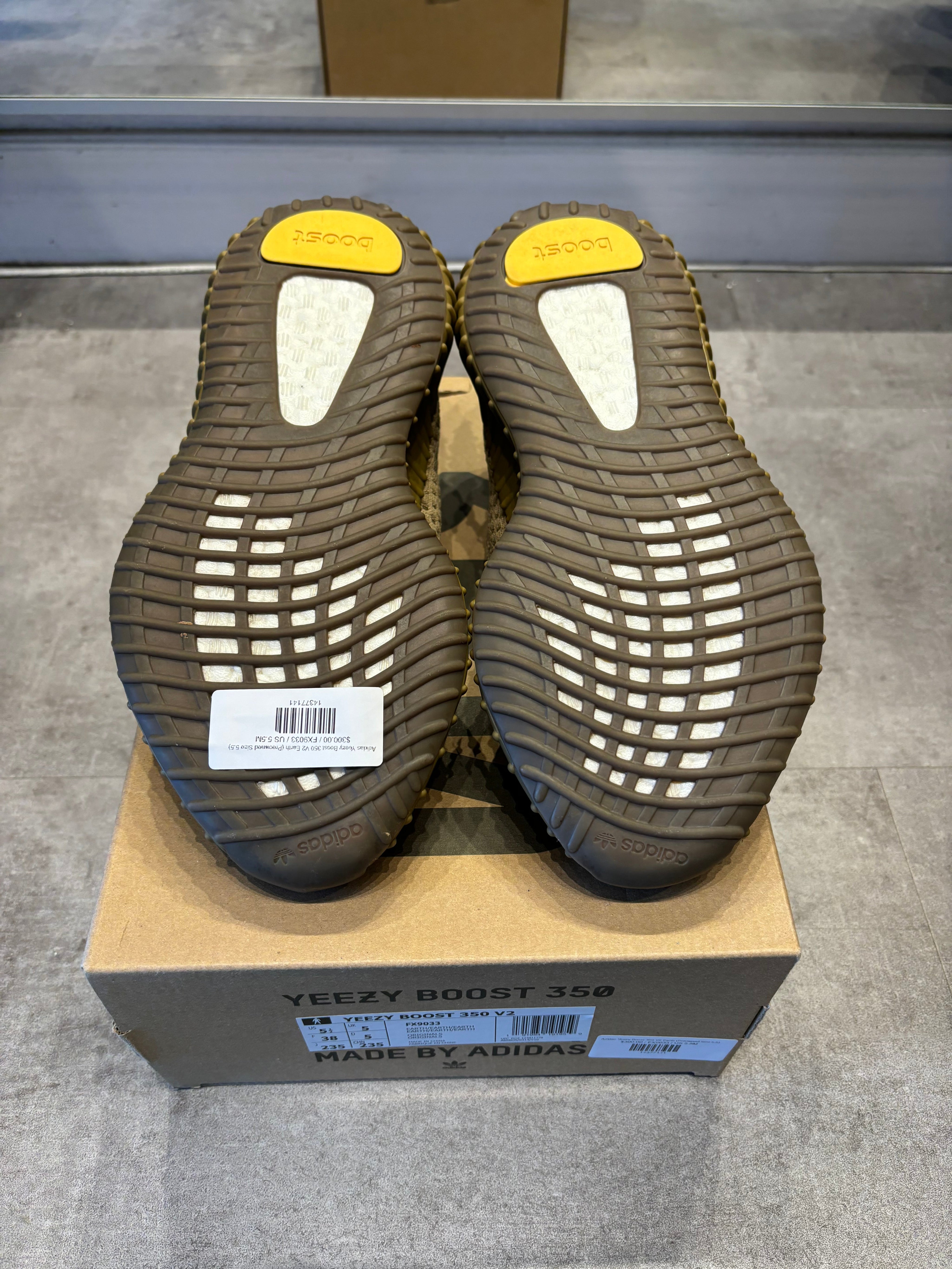 Adidas Yeezy Boost 350 V2 Earth - Pre-Owned Size 5.5