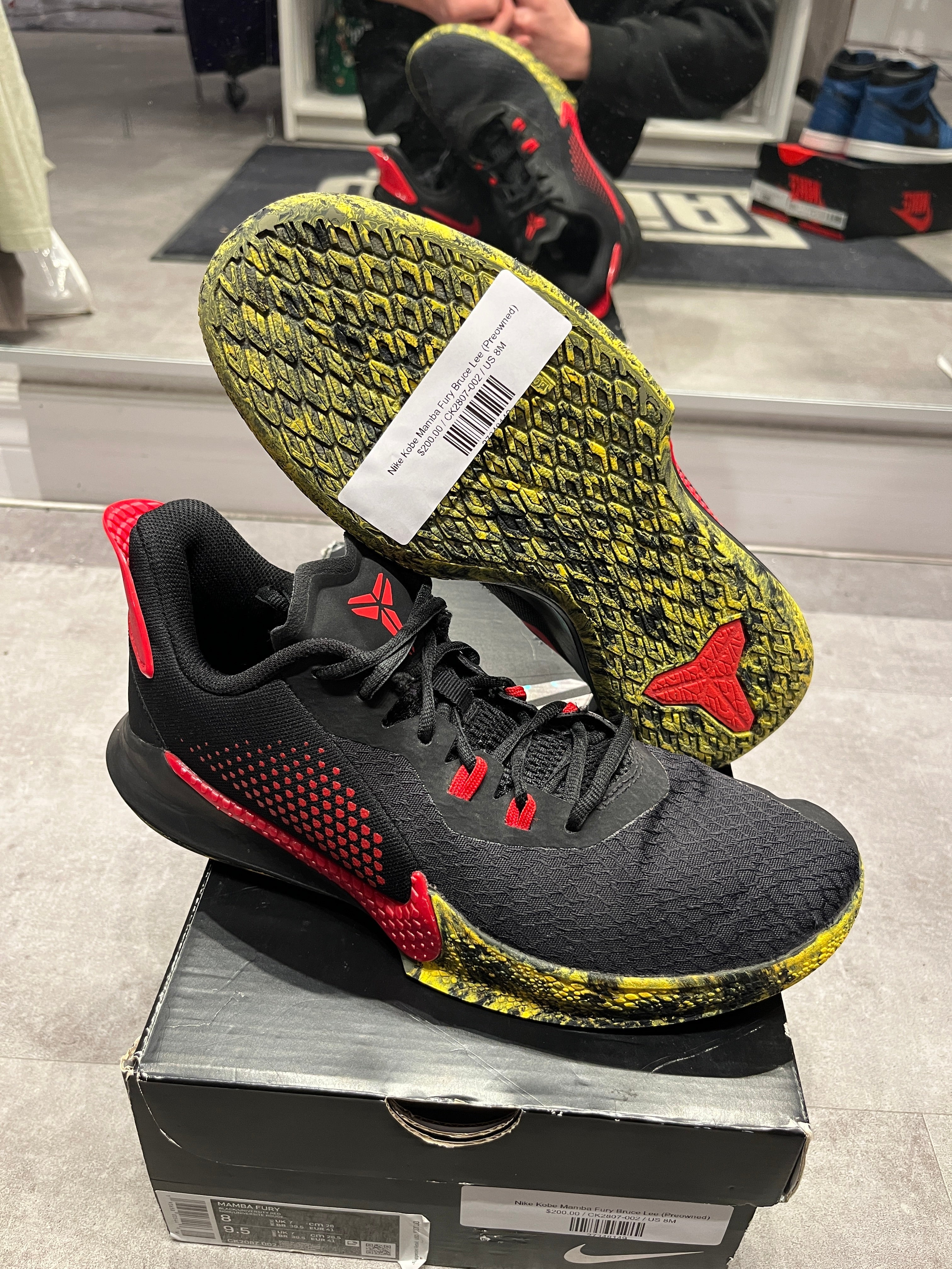 Nike Kobe Mamba Fury Bruce Lee - Lightly Pre-Owned Size 8