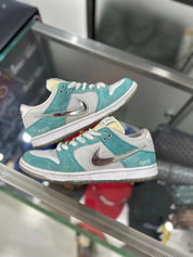 Nike SB Dunk Low April Skateboards - Pre-Owned Size 8.5 (No original box)