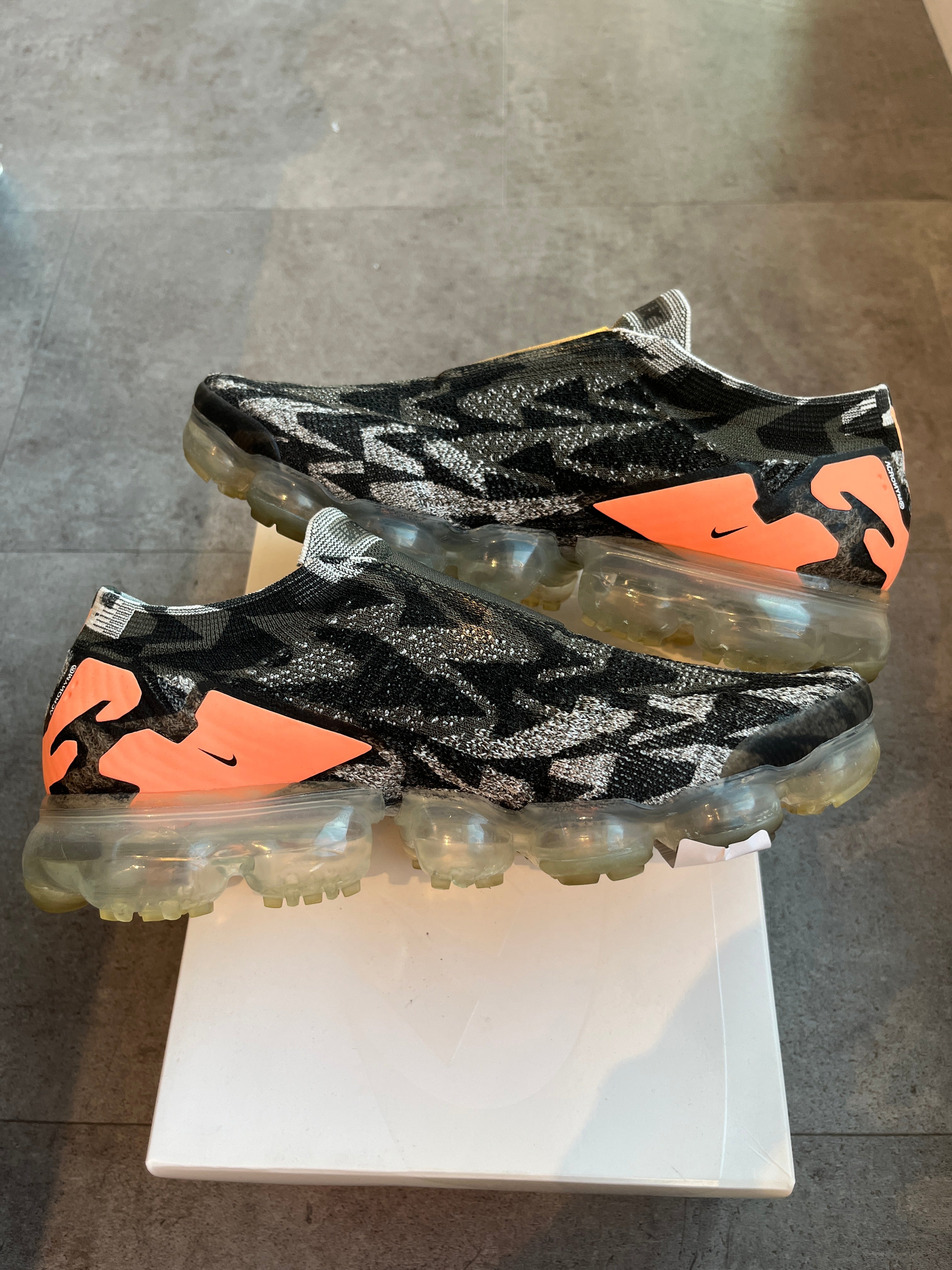 Nike Air Vapormax Moc 2 Acronym Sail / Thirsty Bandit (Preowned) - Pre-Owned