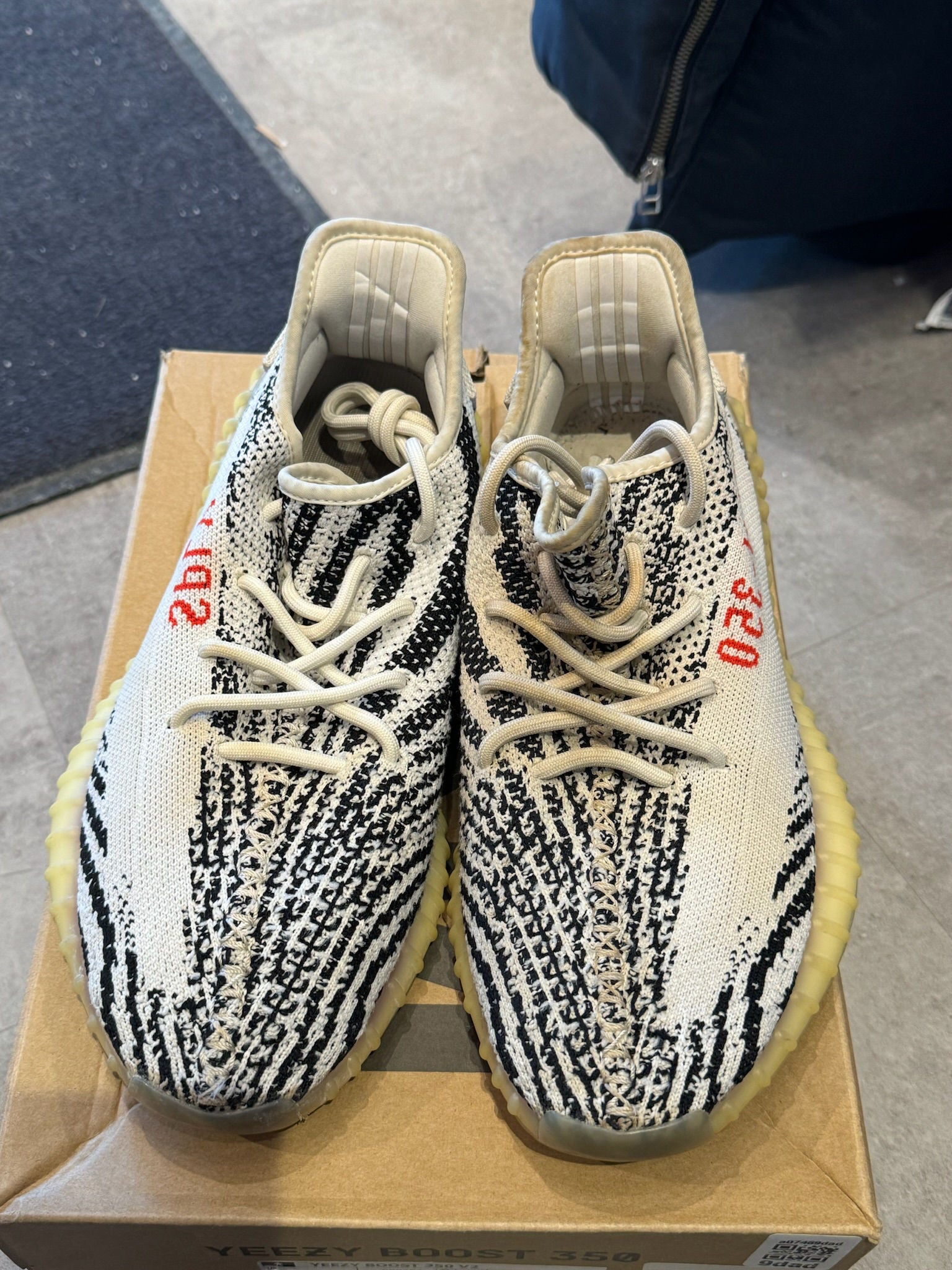 Adidas Yeezy Boost 350 V2 Zebra - Pre-Owned Size 9.5