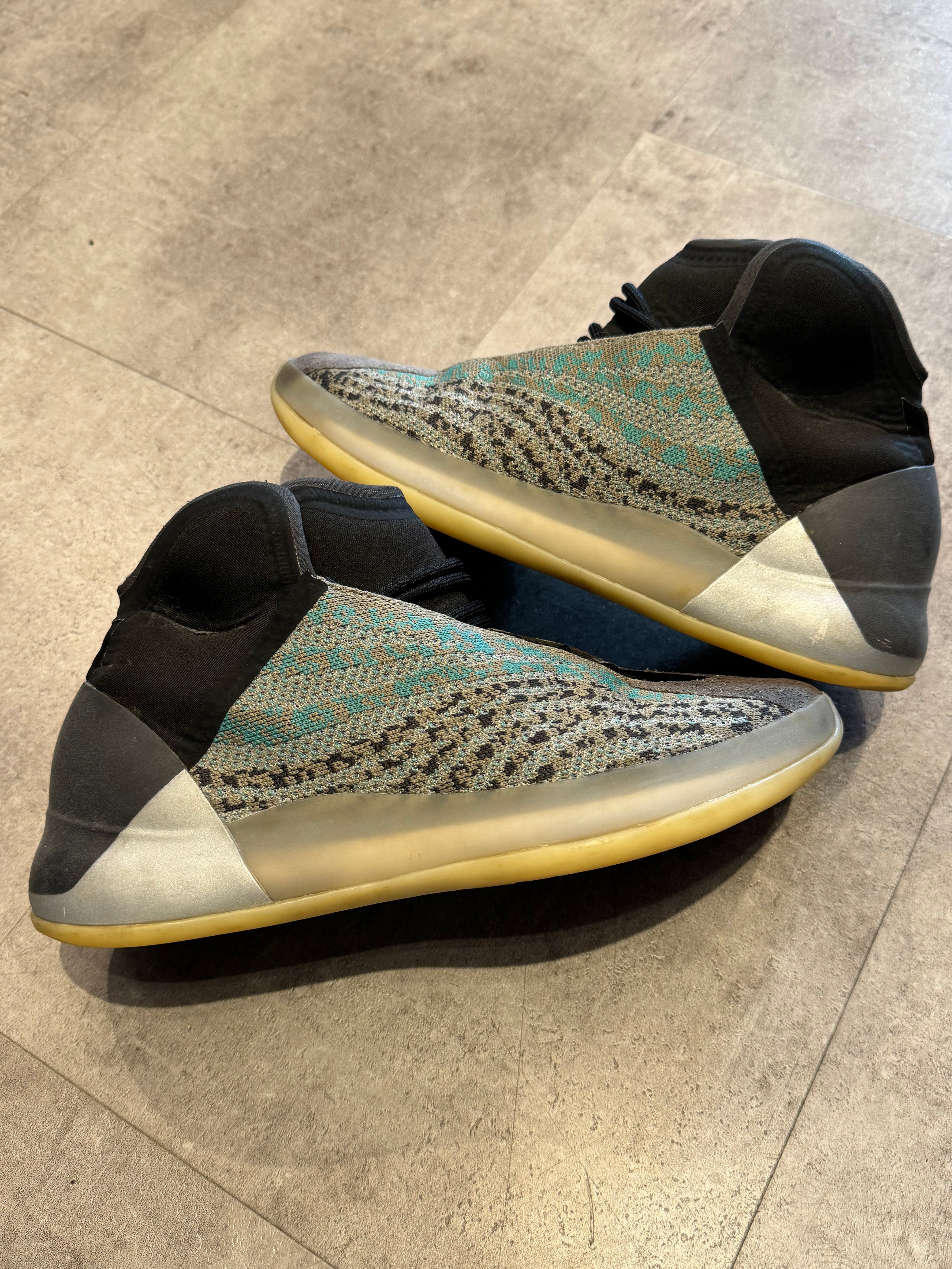 Adidas Yeezy QNTM Teal Blue - Pre-Owned Size 9