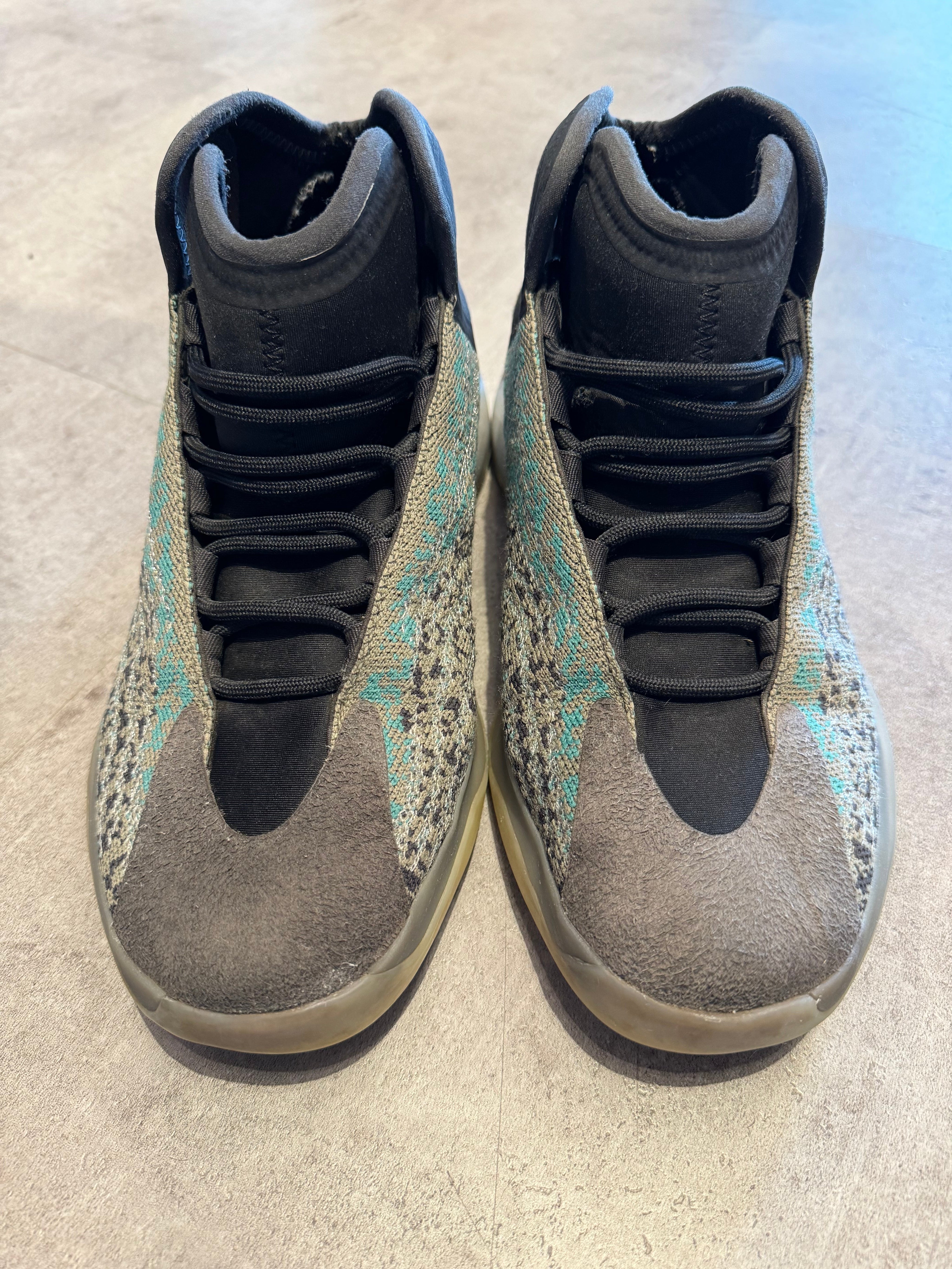 Adidas Yeezy QNTM Teal Blue - Pre-Owned Size 9