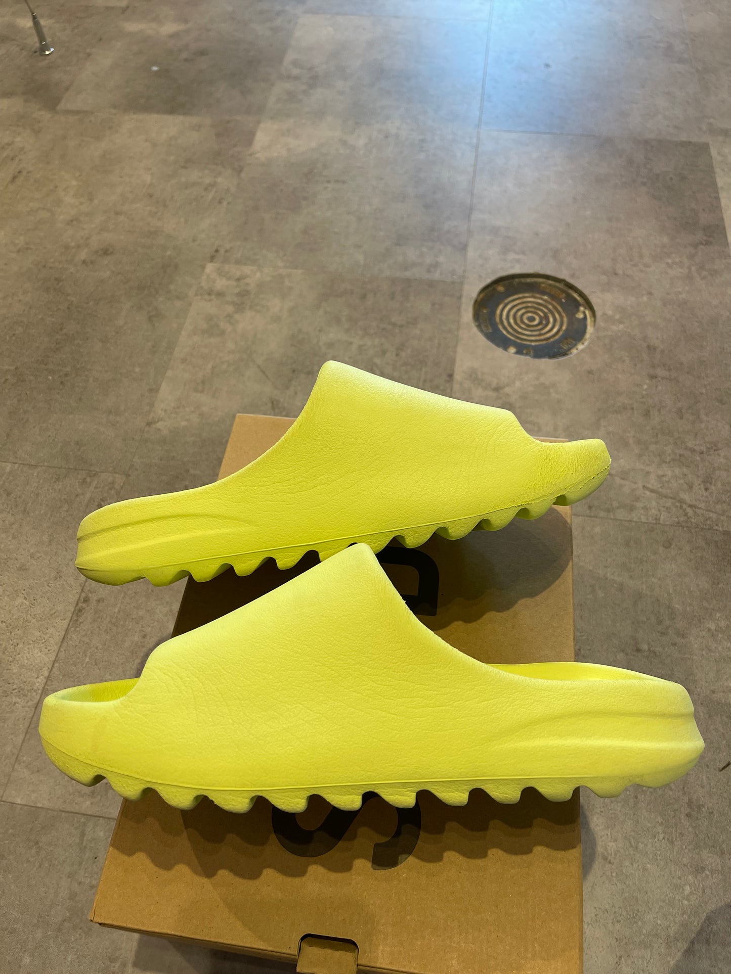 Adidas Yeezy Slide Green Glow (Preowned Size 11)