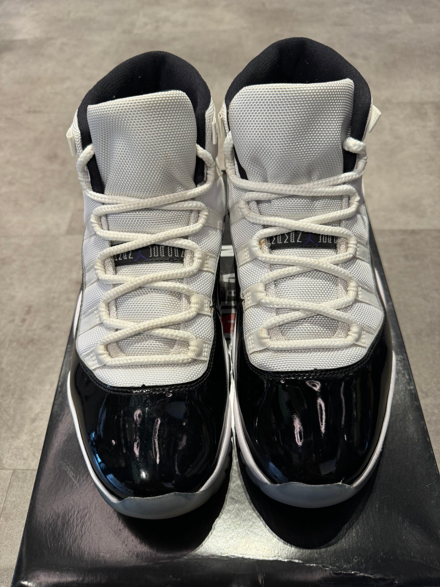 Jordan 11 Retro Concord (2018) (Preowned Size 10.5)