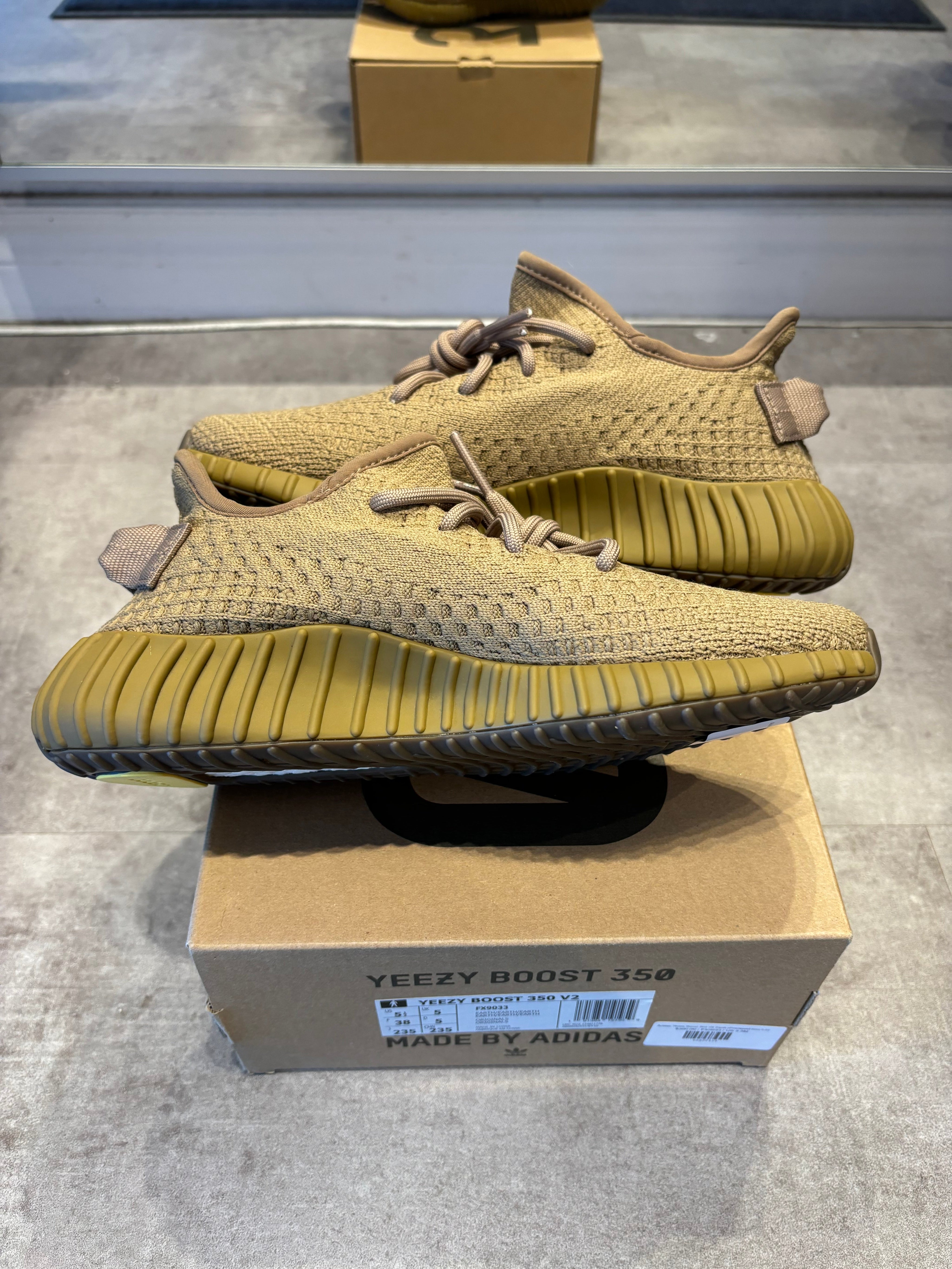 Adidas Yeezy Boost 350 V2 Earth - Pre-Owned Size 5.5