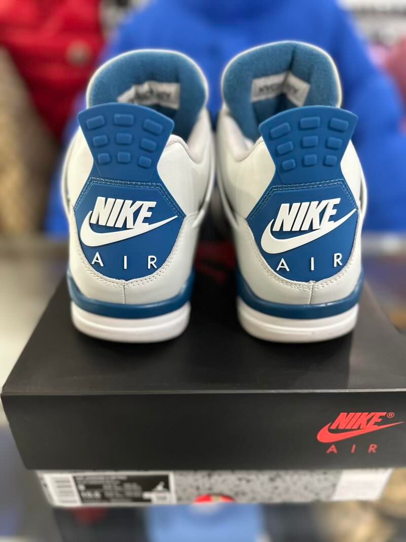 Jordan 4 Retro Military Blue (2024) - Pre-Owned Size 9