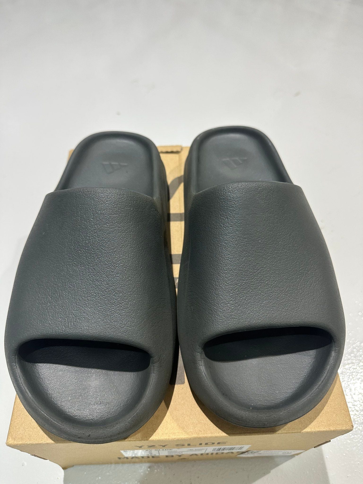 Adidas Yeezy Slide Dark Onyx (Preowned Size 9) - Pre-Owned