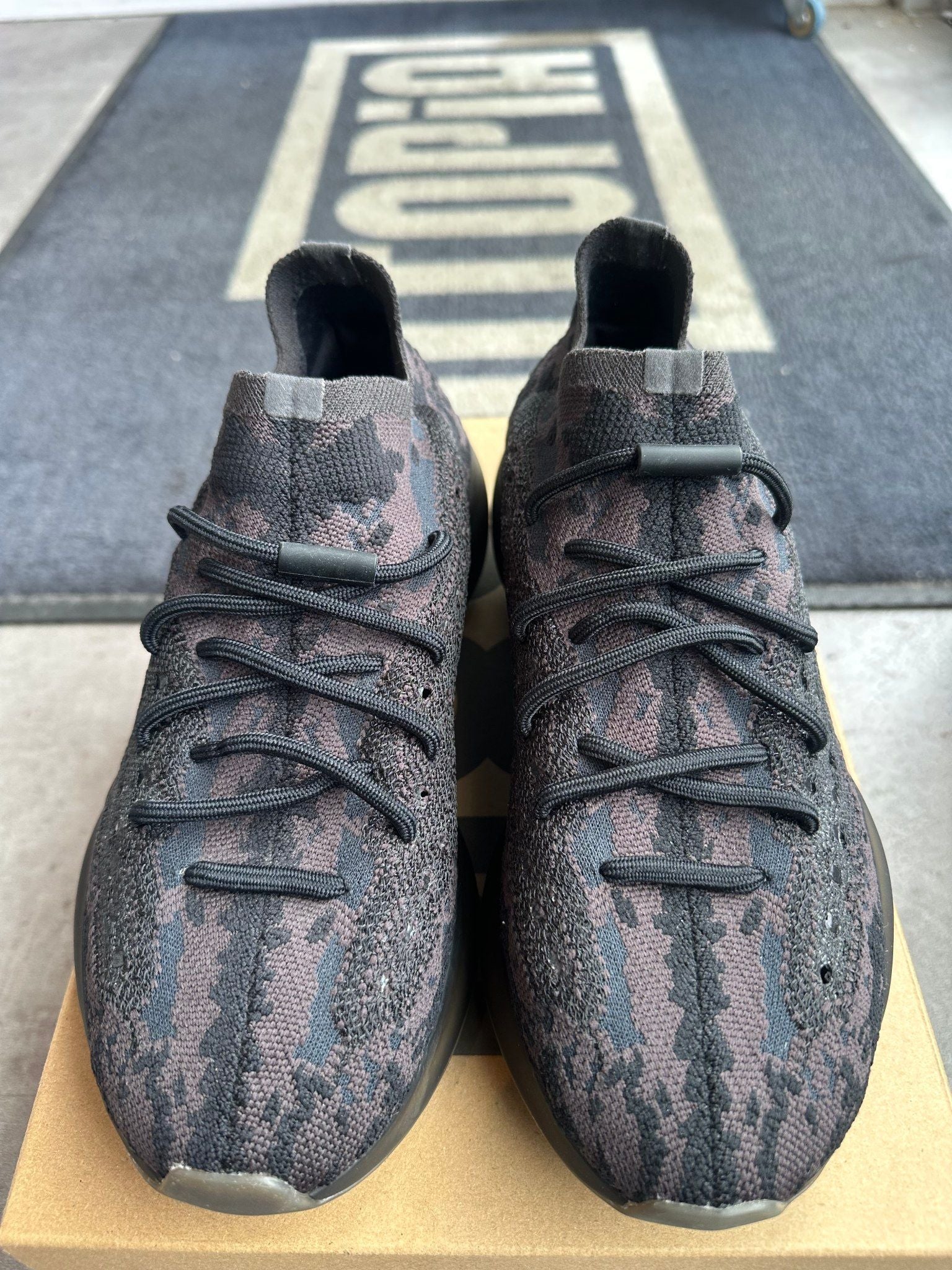 adidas Yeezy Boost 380 Onyx - Pre-Owned Size 8.5