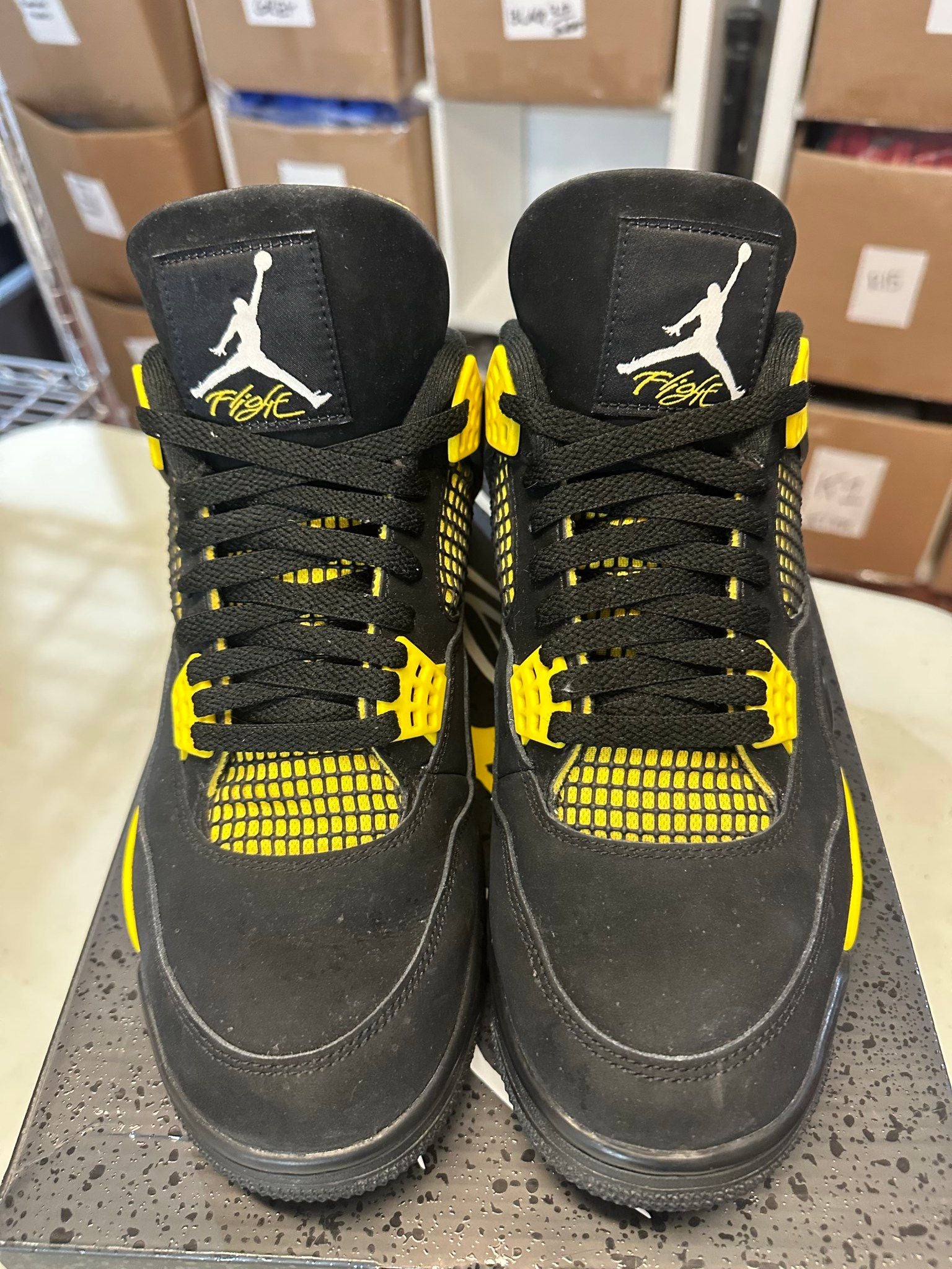 Jordan 4 Retro Thunder (2023) - Pre-Owned Size 10.5