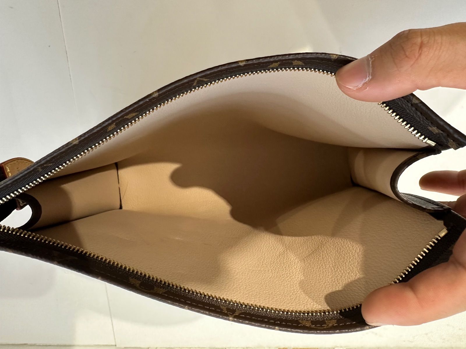 Louis Vuitton Poche Toilette GM Brown - Lightly Used