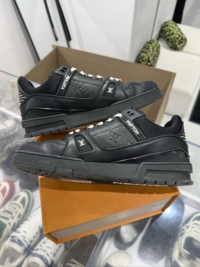 Louis Vuitton Trainer Black Embossed Monogram - Pre-Owned Size 10.5