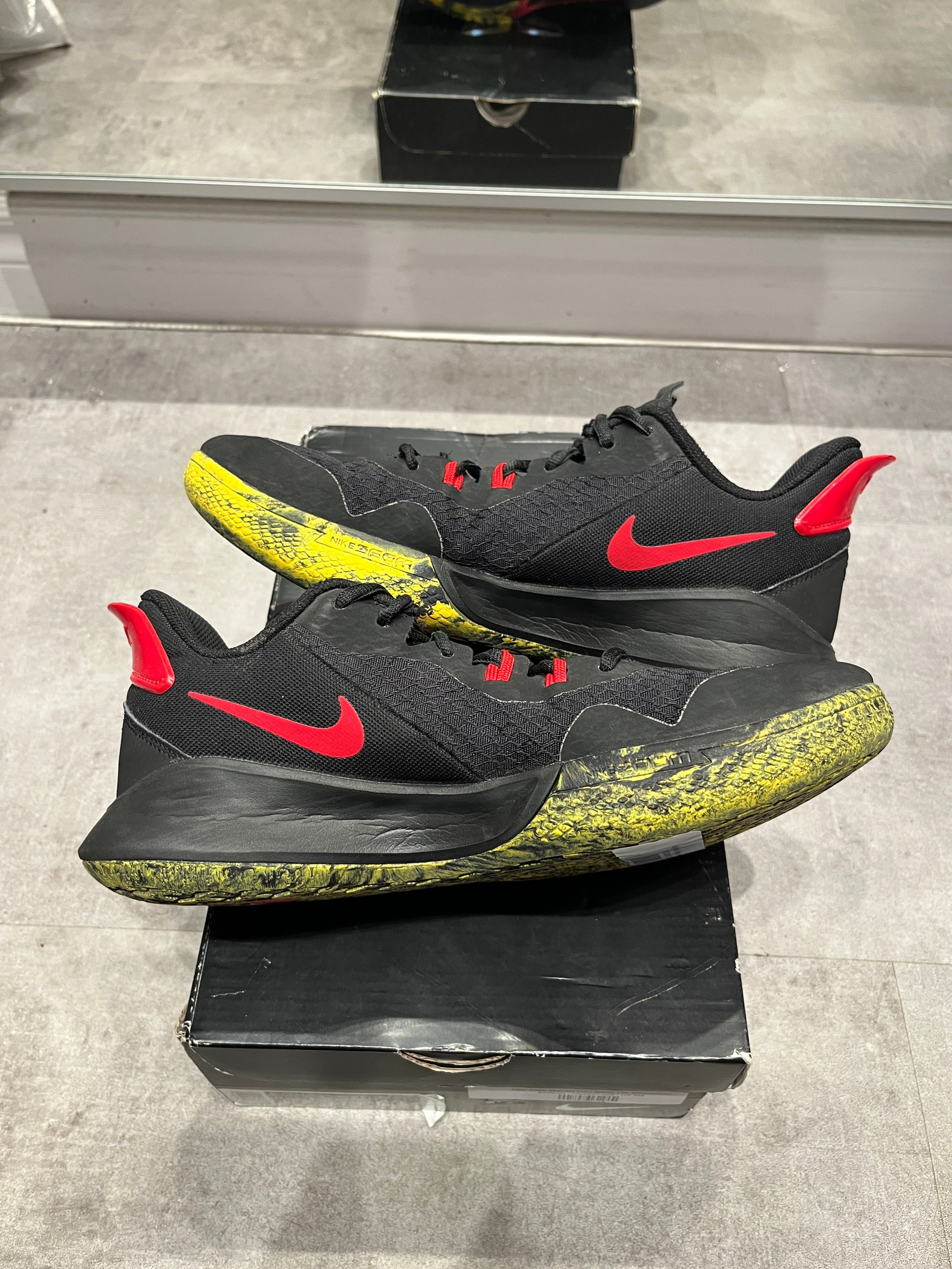 Nike Kobe Mamba Fury Bruce Lee - Lightly Pre-Owned Size 8