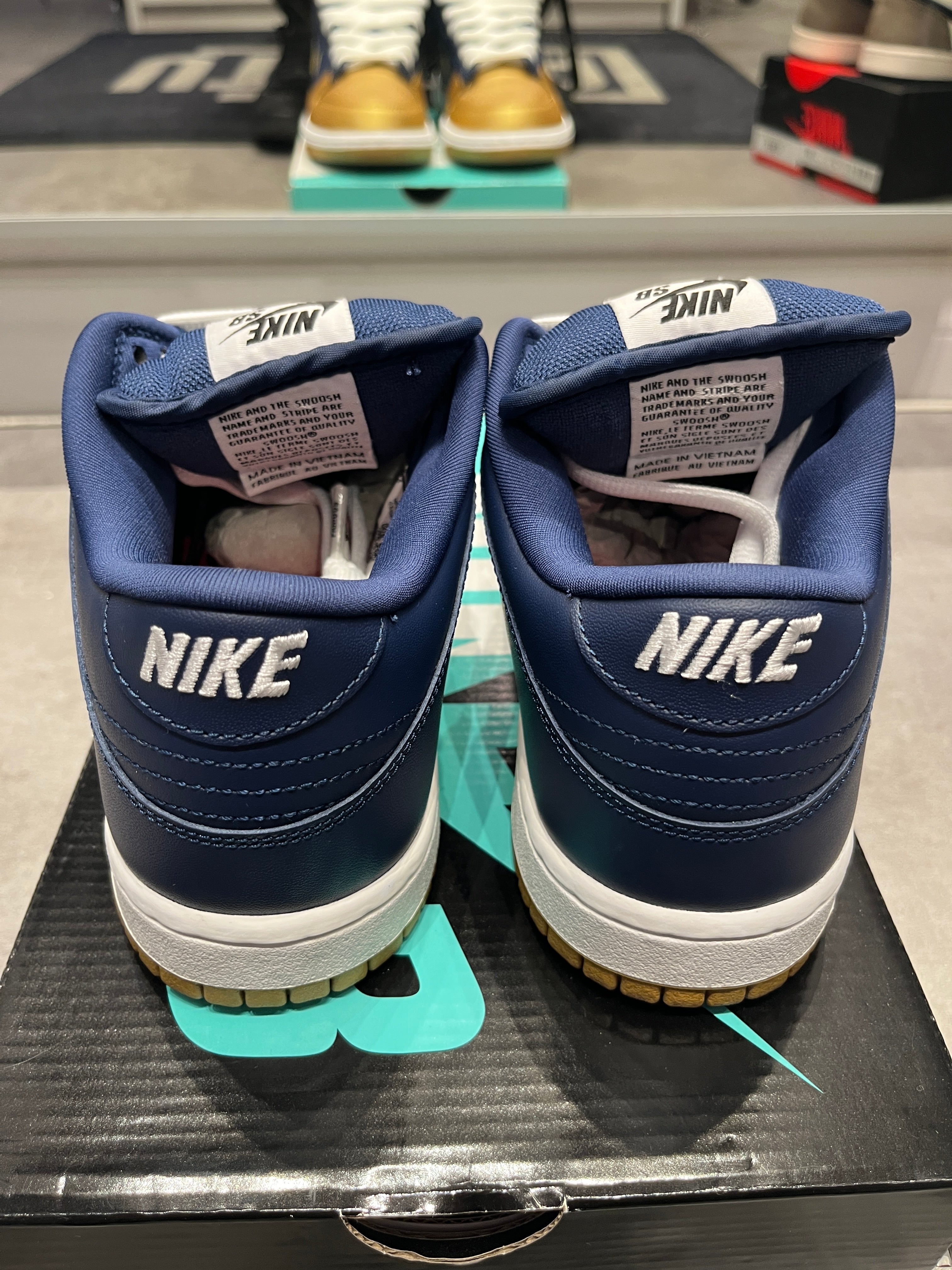 Nike SB Dunk Low Supreme Jewel Swoosh Gold - Pre-Owned Size 8.5