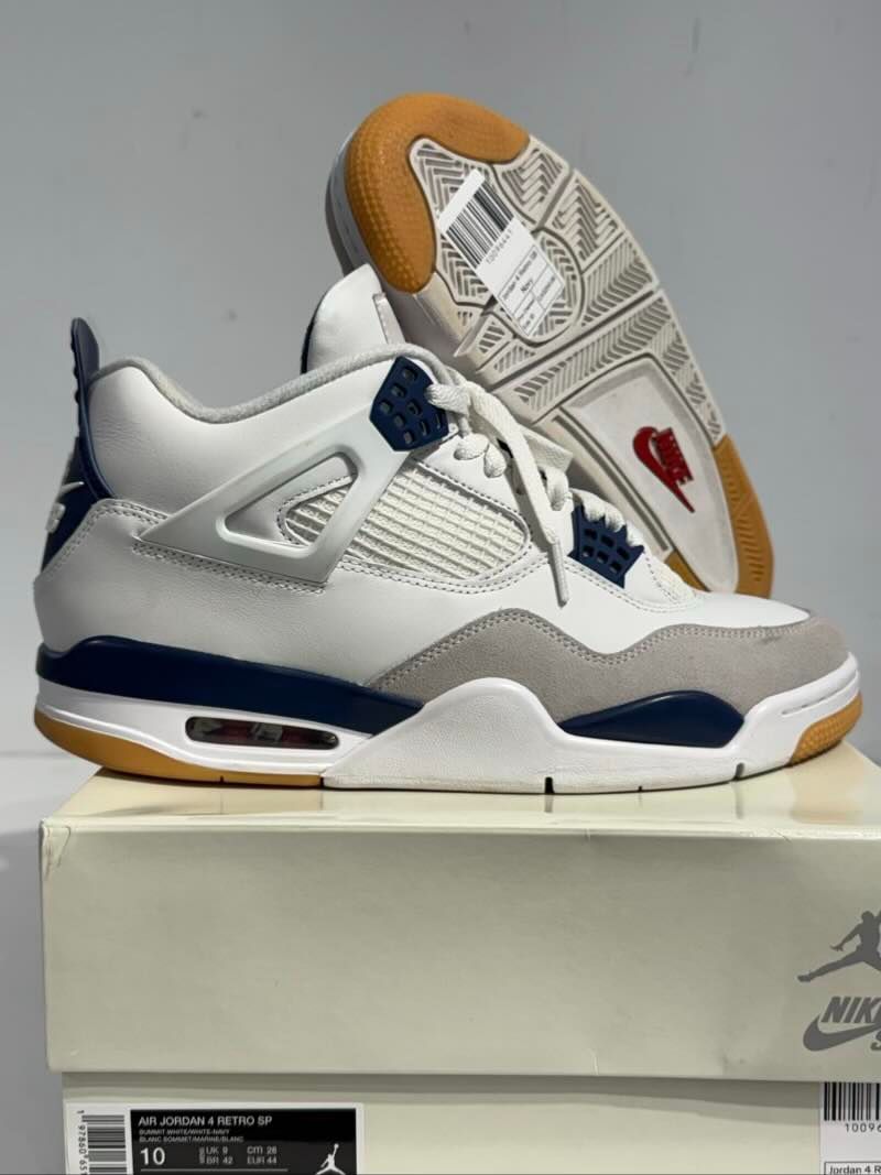 Jordan 4 Retro SB Navy - Pre-Owned Size 10