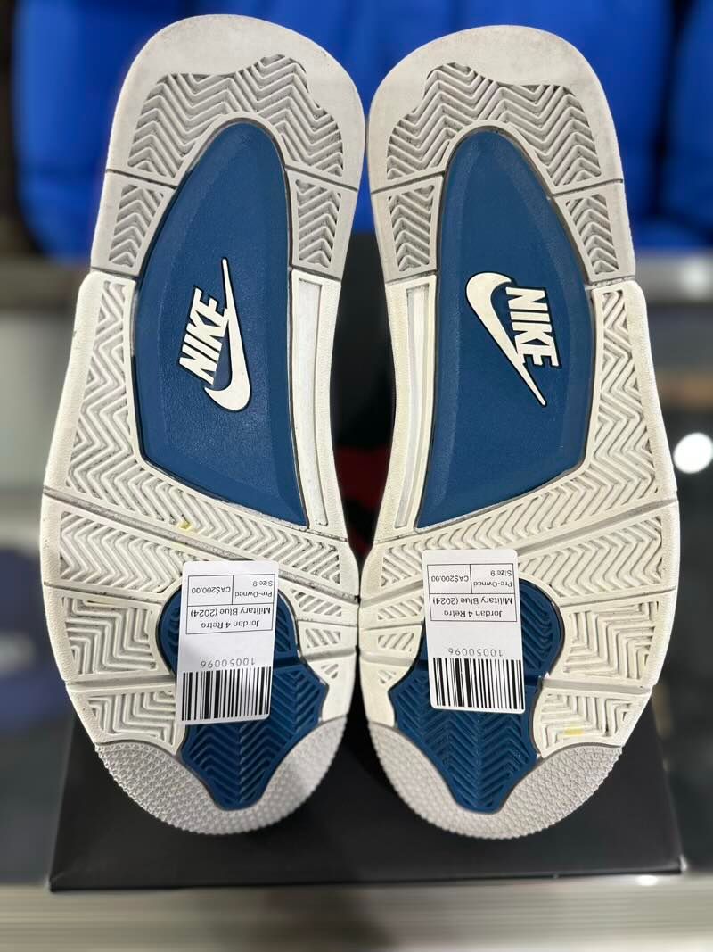 Jordan 4 Retro Military Blue (2024) - Pre-Owned Size 9