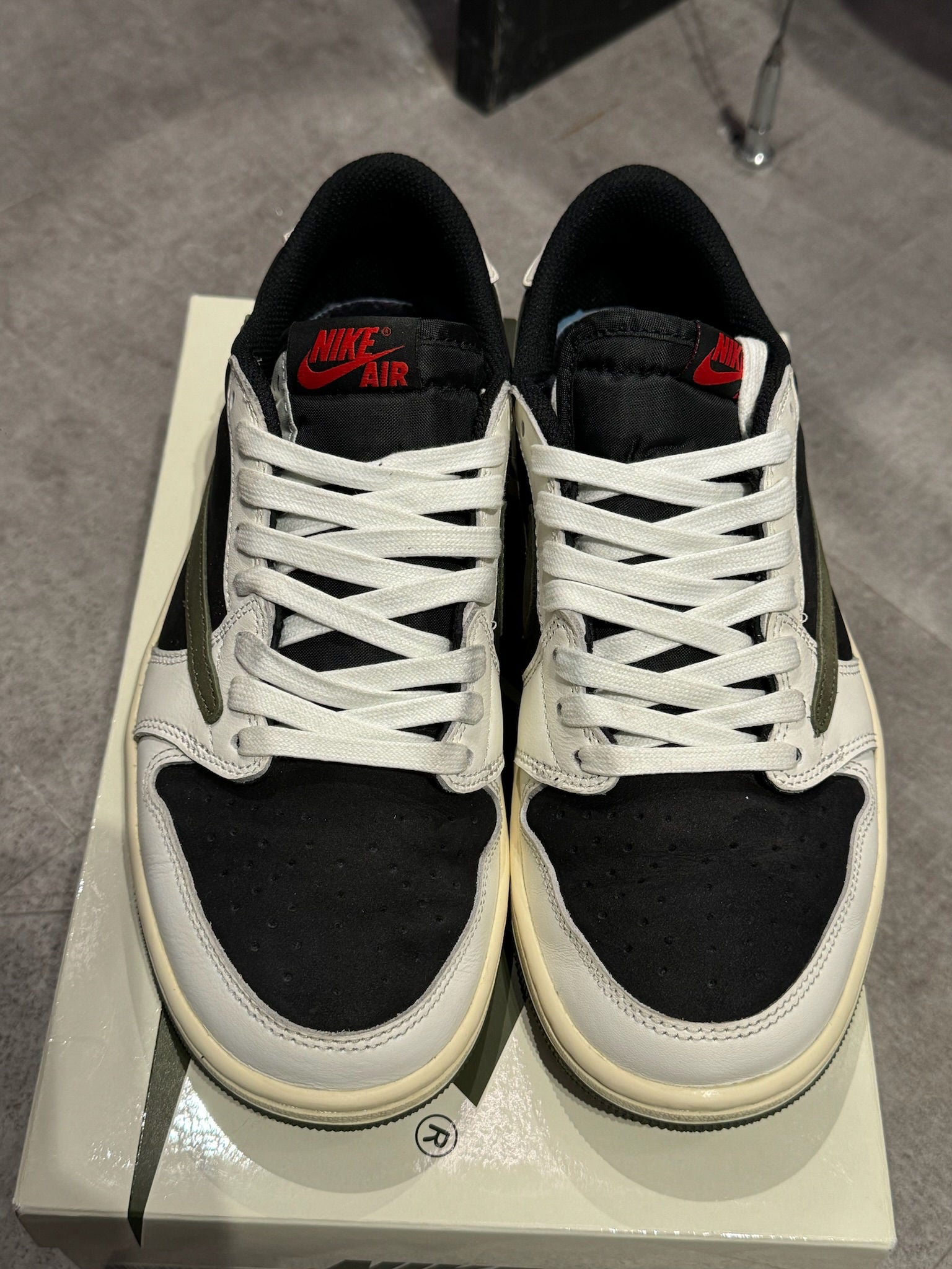 Jordan 1 Retro Low OG SP Travis Scott Olive (W) - Pre-Owned Size 7.5M/9W