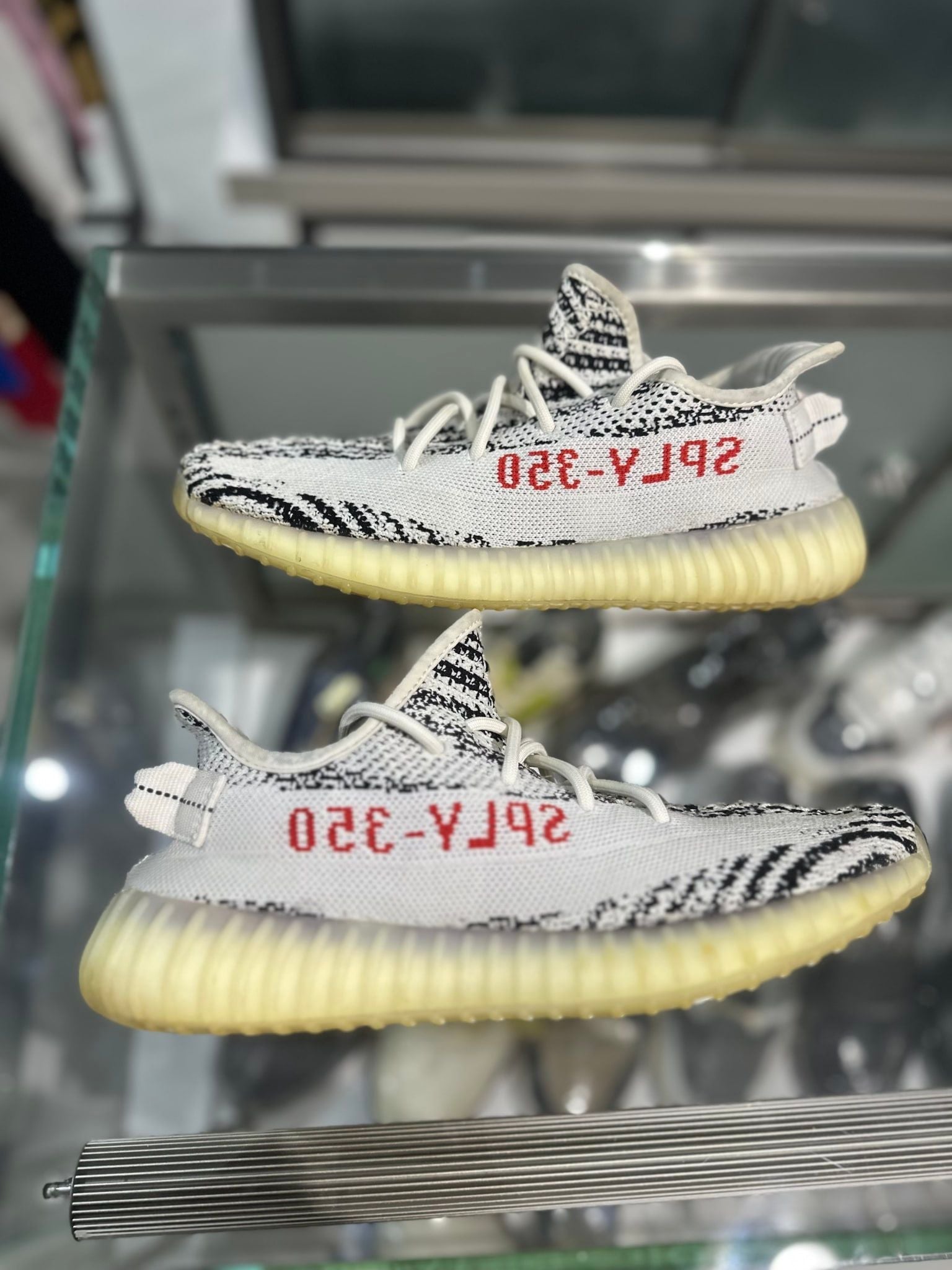 Adidas Yeezy Boost 350 V2 Zebra - Pre-Owned Size 8 (No original box)