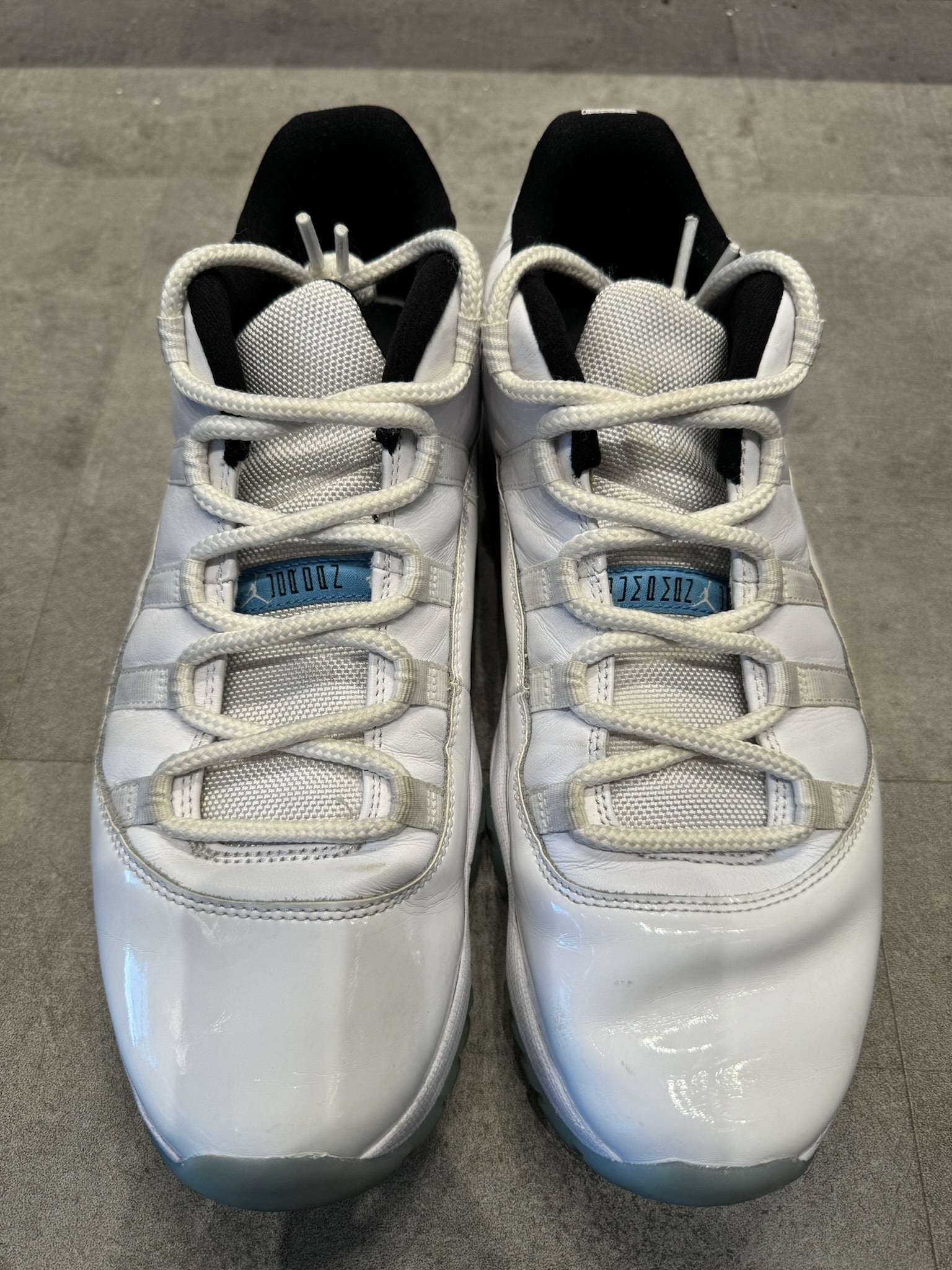 Jordan 11 Retro Low Legend Blue - Pre-Owned Size 11 (No original box)