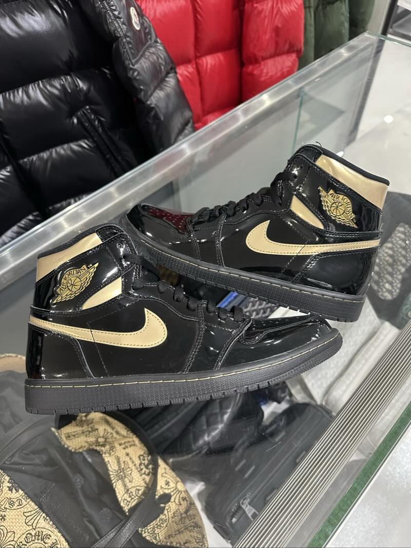 Jordan 1 Retro High Black Metallic Gold (2020) - Pre-Owned Size 10 (No original box)