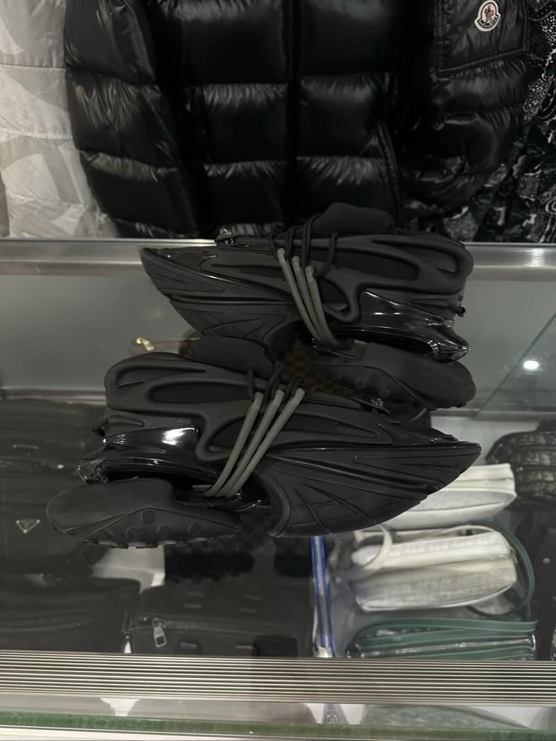 Balmain Unicorn Low-Top Black - Pre-Owned Size 9 (No original box)