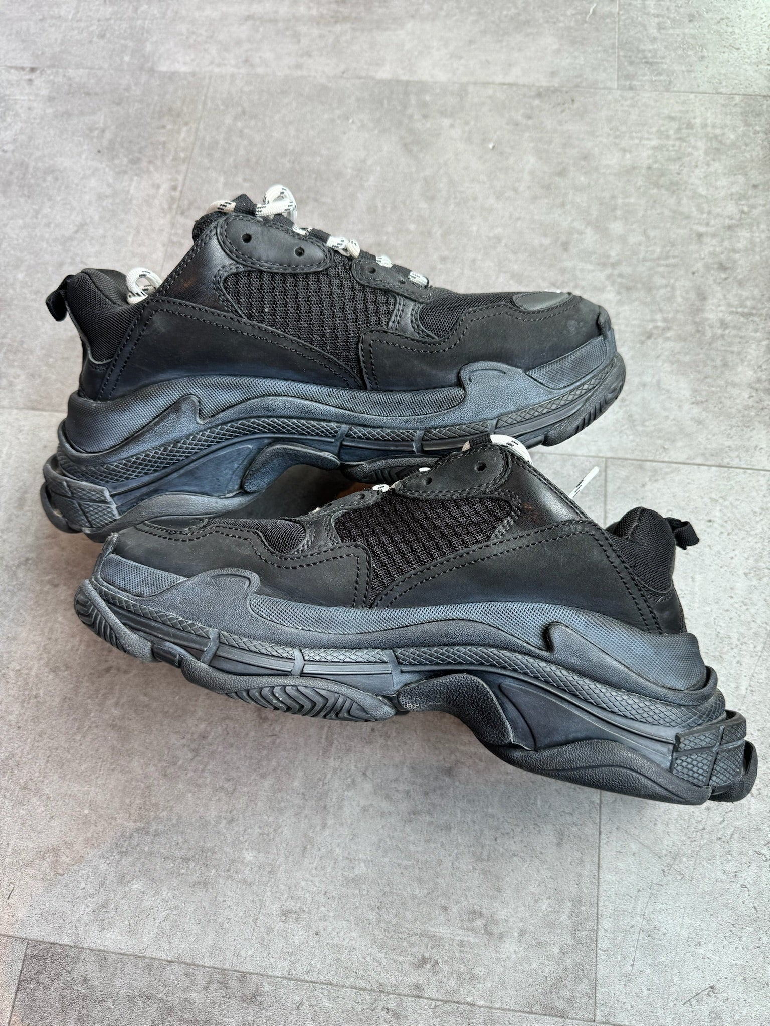 Balenciaga Triple S Sneaker Triple Black - Pre-Owned Size 8 (No original box)
