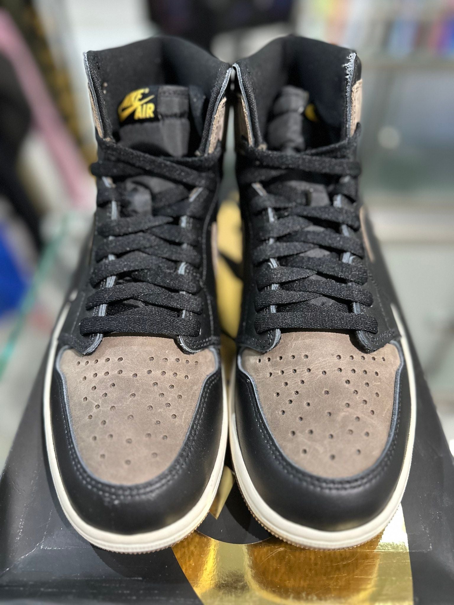 Jordan 1 Retro High OG Palomino - Pre-Owned Size 9