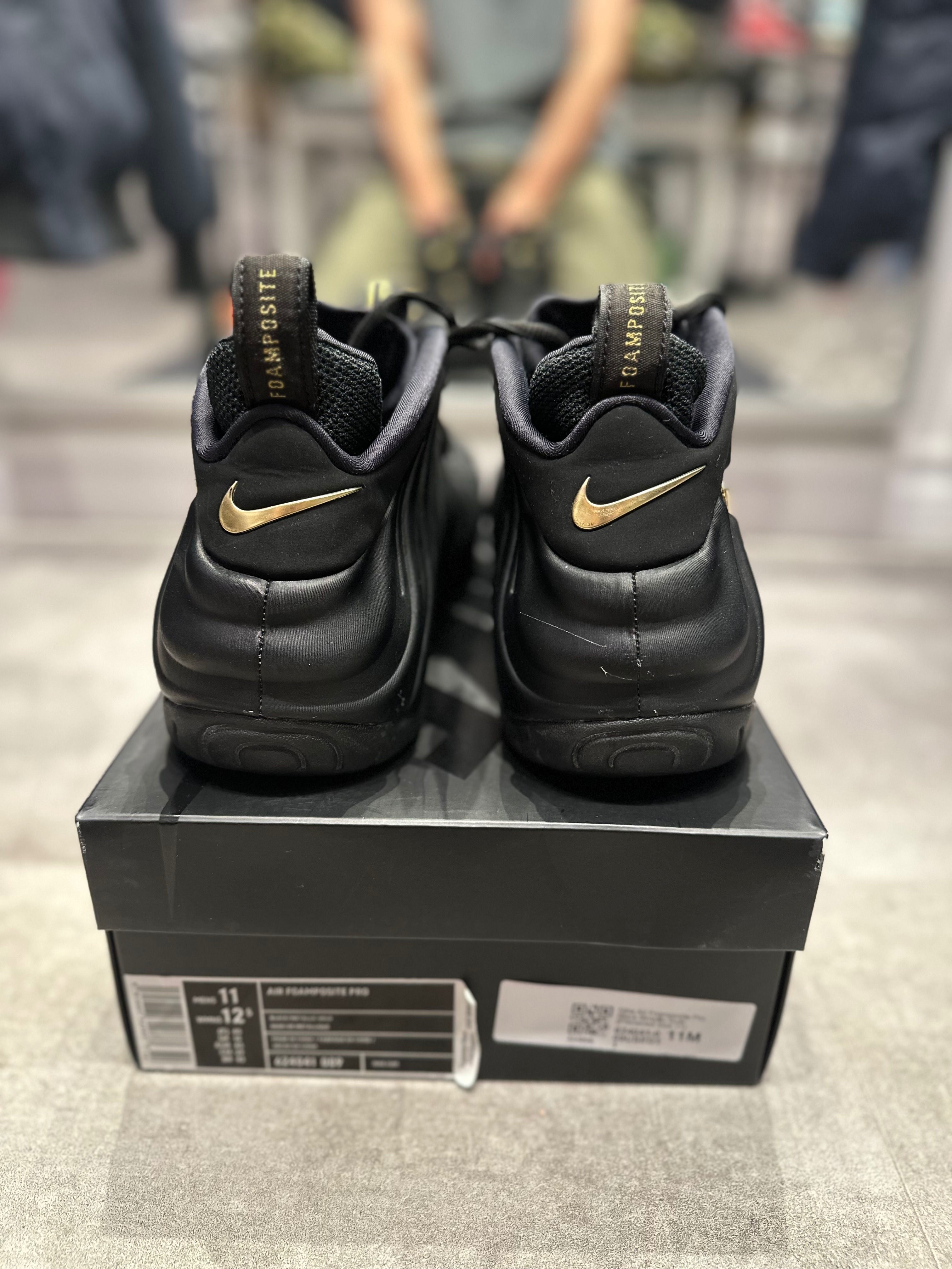 Nike Air Foamposite Pro Black Metallic Gold - Pre-Owned Size 11