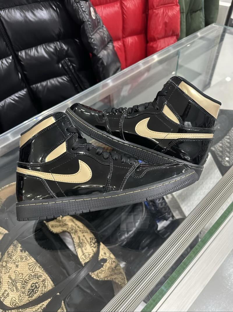 Jordan 1 Retro High Black Metallic Gold (2020) - Pre-Owned Size 10 (No original box)