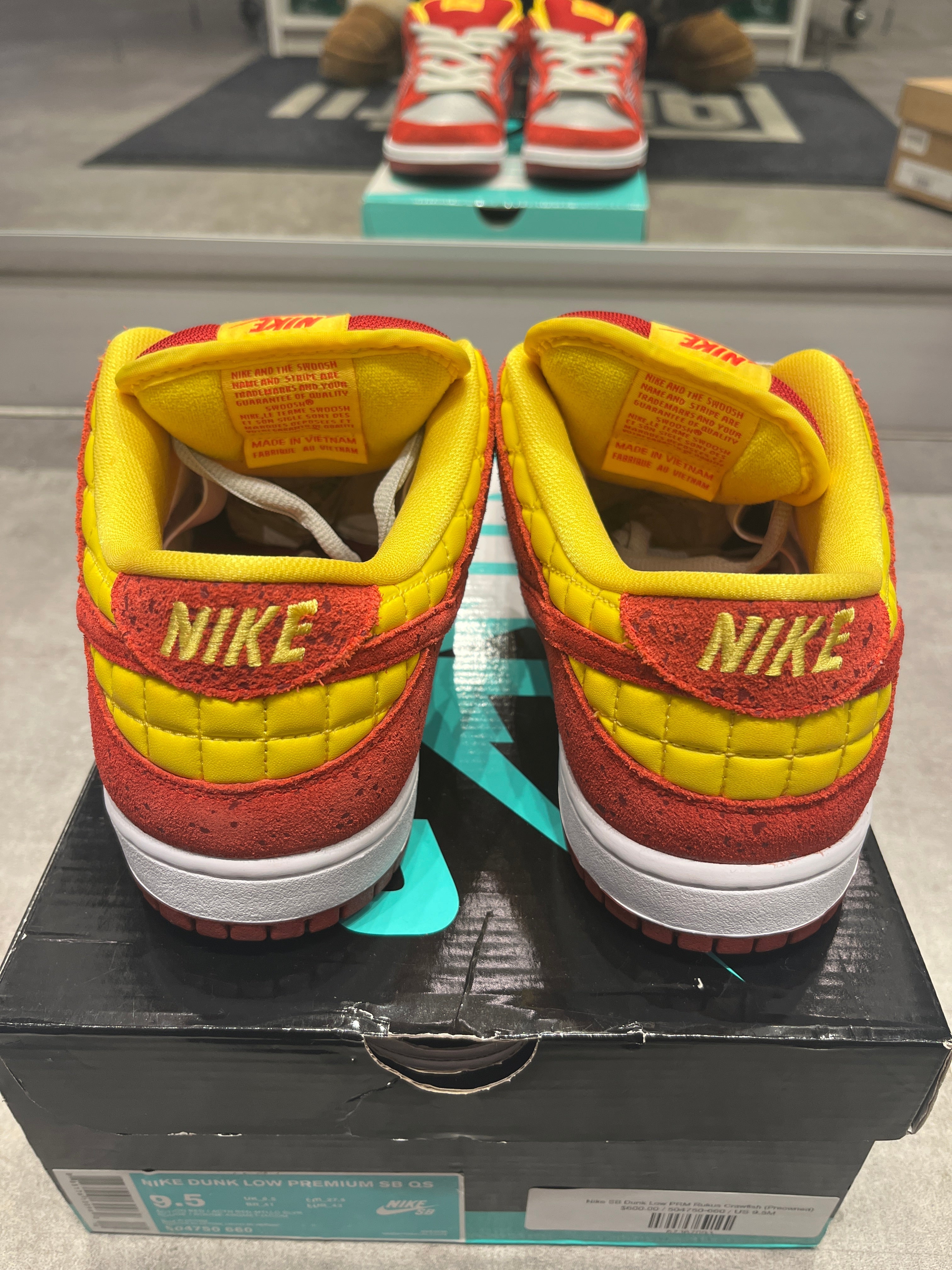 Nike SB Dunk Low PRM Rukus Crawfish - Pre-Owned Size 9.5