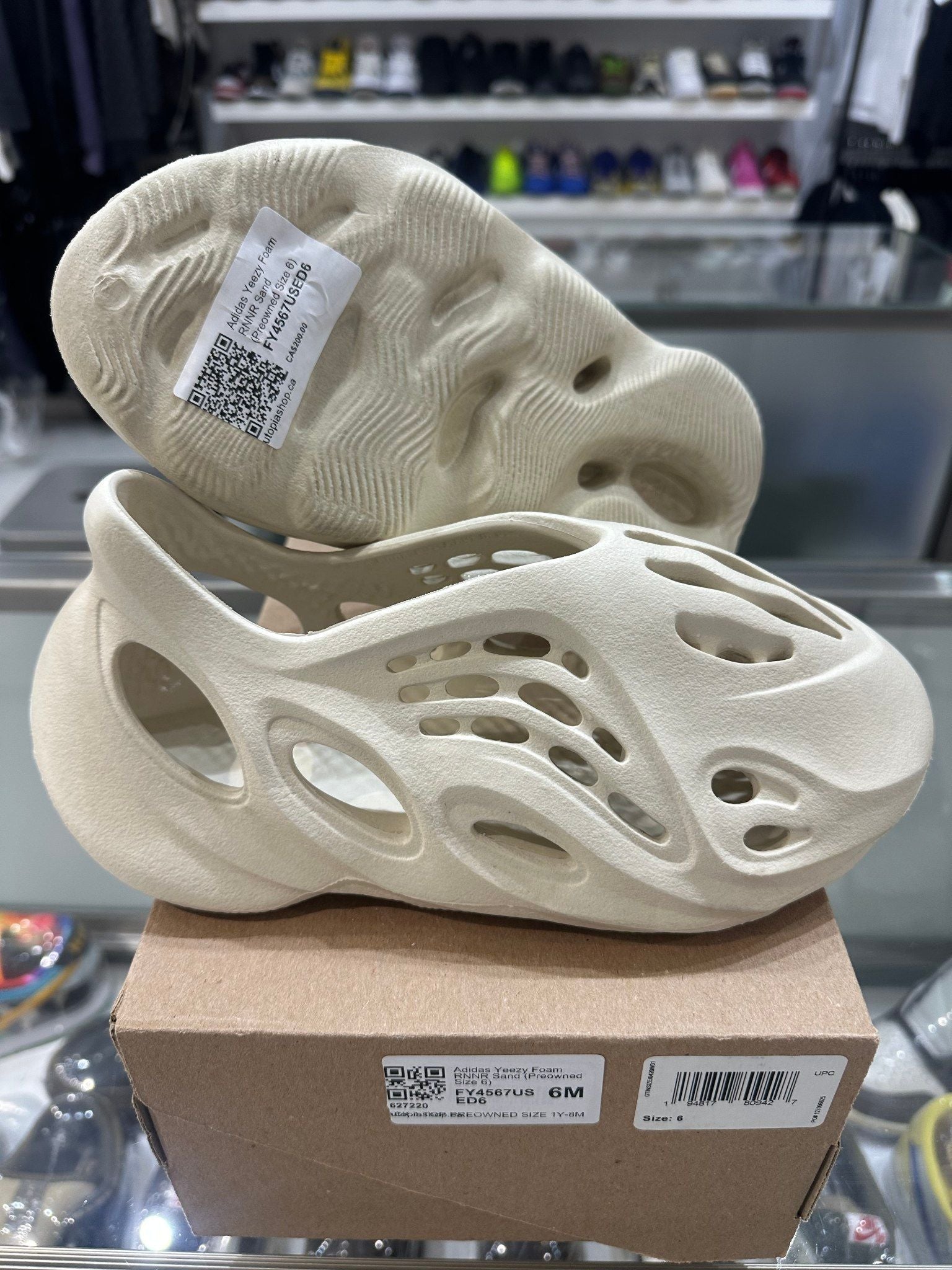 Adidas Yeezy Foam RNNR Sand (Preowned Size 6) - Pre-Owned