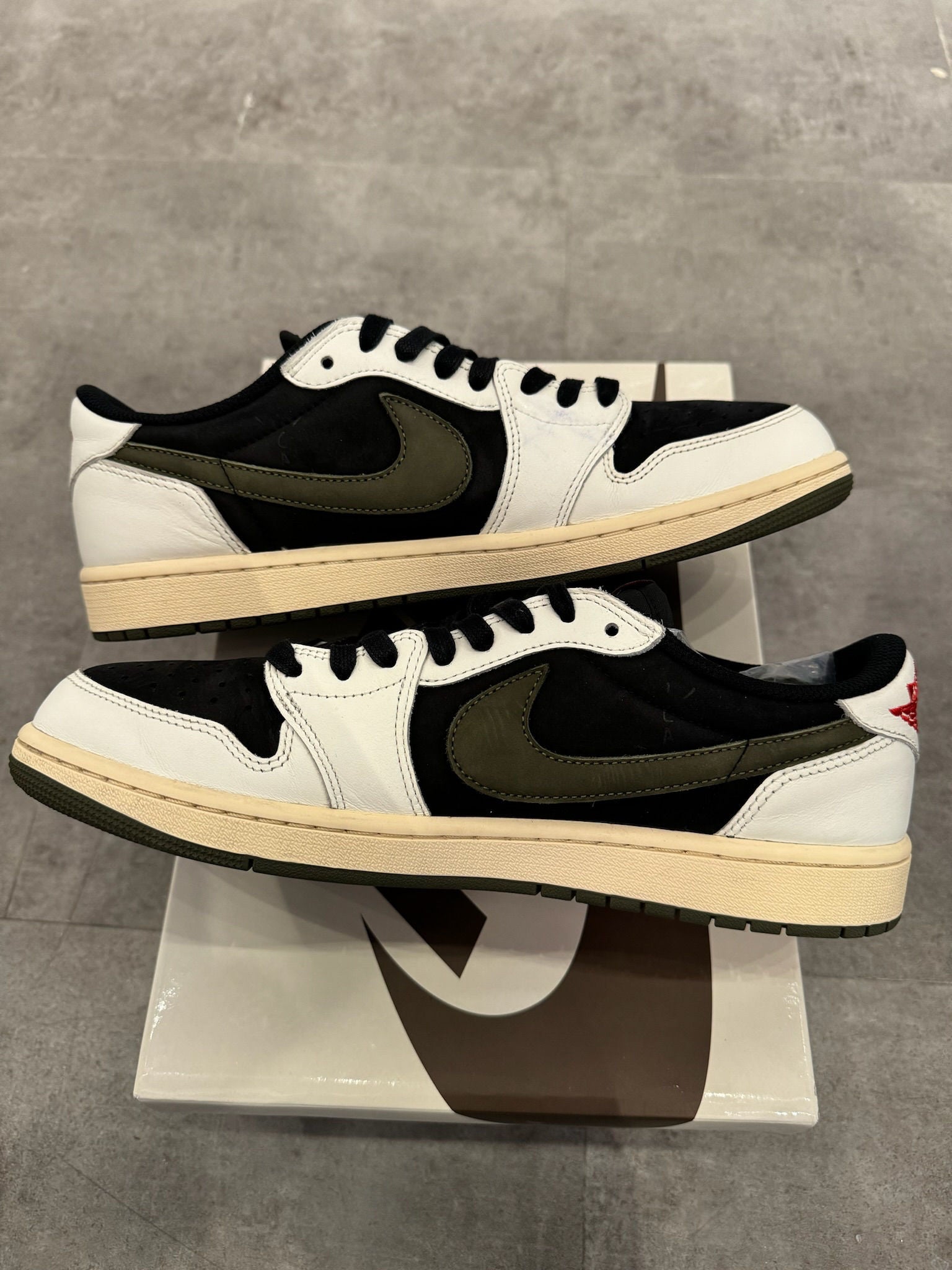 Jordan 1 Retro Low OG SP Travis Scott Olive (W) - Worn Twice Size 10.5M/12W
