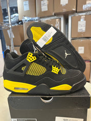 Jordan 4 Retro Thunder (2023) - Pre-Owned Size 10.5