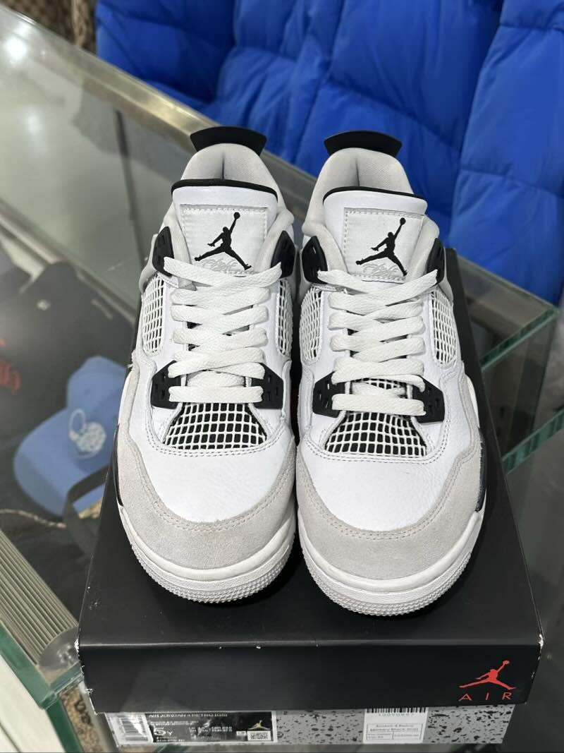 Jordan 4 Retro Military Black (GS) - Pre-Owned Size 5Y