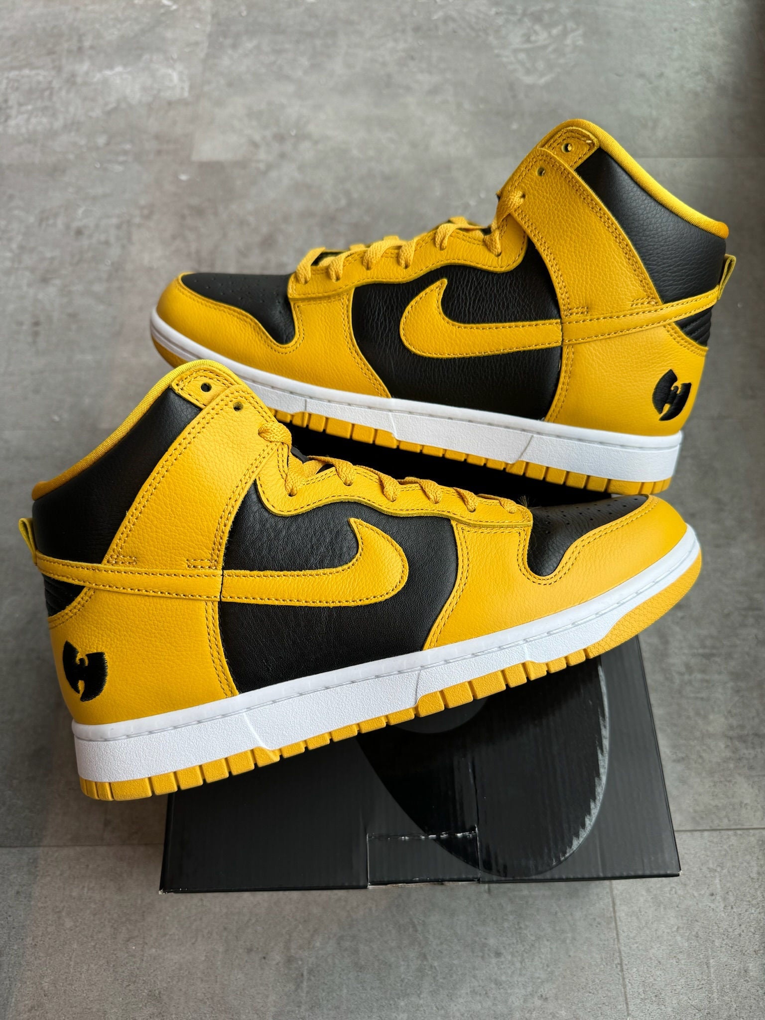 Nike Retro Dunk High Wu-Tang (2024) - Pre-Owned Size 9 (Lightly Used)