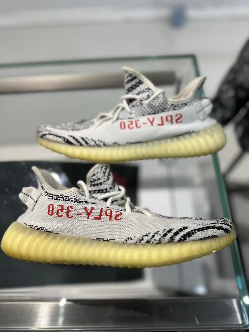 Adidas Yeezy Boost 350 V2 Zebra - Pre-Owned Size 8 (No original box)