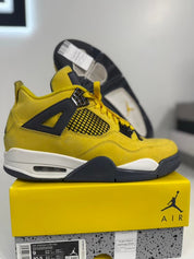 Jordan 4 Retro Lightning (2021) - Pre-Owned Size 9