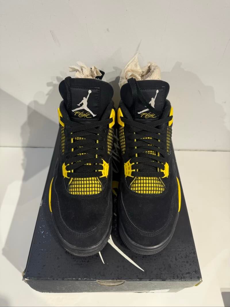 Jordan 4 Retro Thunder (2023) - Pre-Owned Size 11