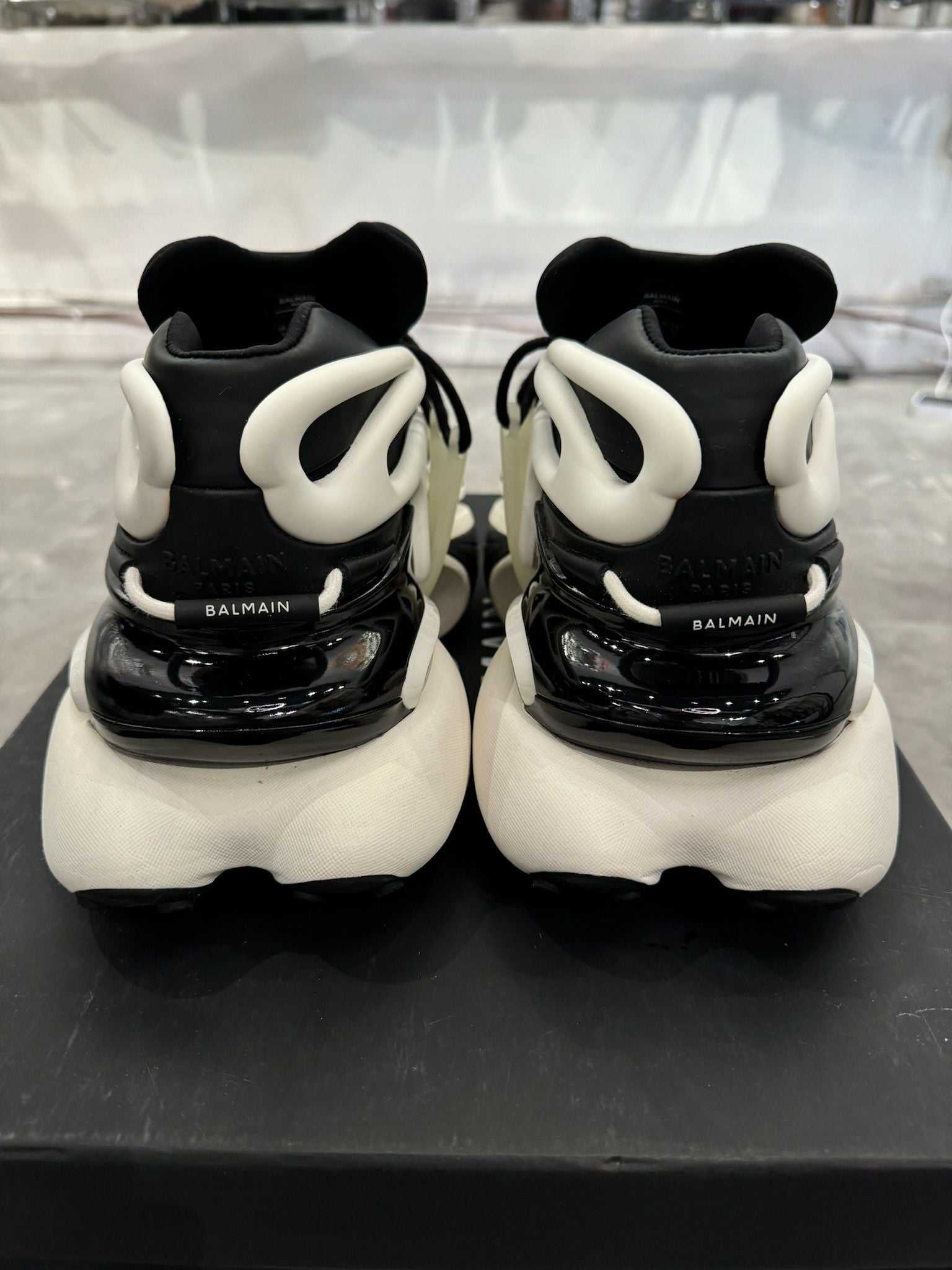 Balmain Unicorn Low-Top Black White - Pre-Owned Size 42/9 (Light Used)