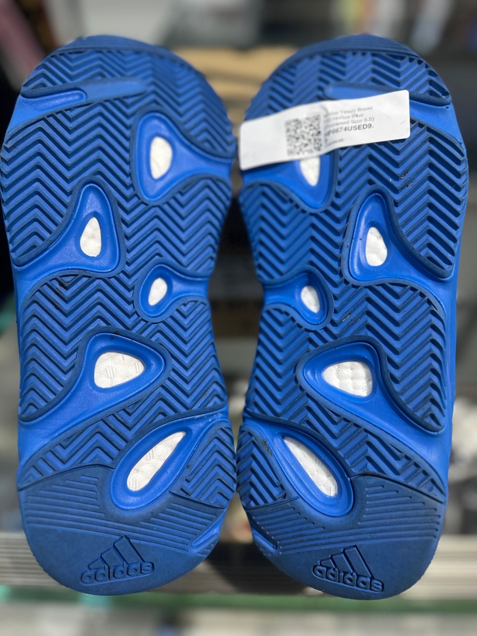 adidas Yeezy Boost 700 Hi-Res Blue - Pre-Owned Size 9.5