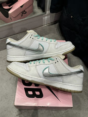 Nike SB Dunk Low Diamond Supply Co. White Diamond - Pre-Owned Size 10.5