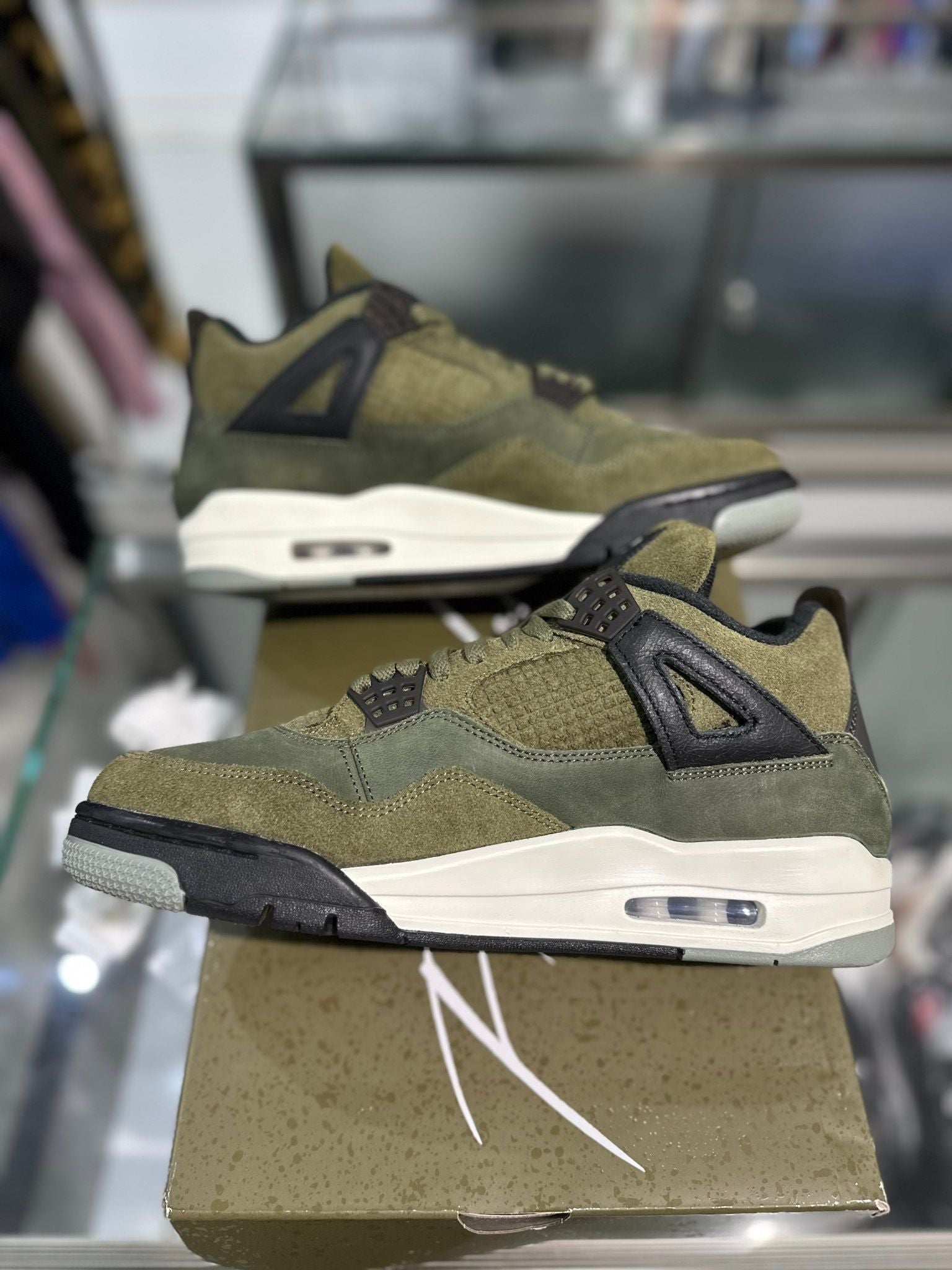 Jordan 4 Retro SE Craft Medium Olive - Pre-Owned Size 9.5 (VNDS)