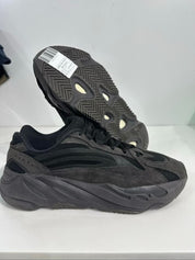 adidas Yeezy Boost 700 V2 Vanta - Pre-Owned Size 9 (No original box)