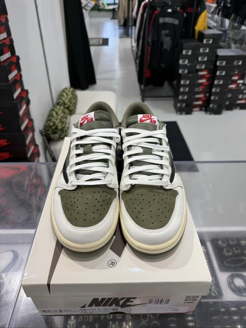 Jordan 1 Retro Low OG SP Travis Scott Medium Olive - Lightly Pre-Owned Size 11M