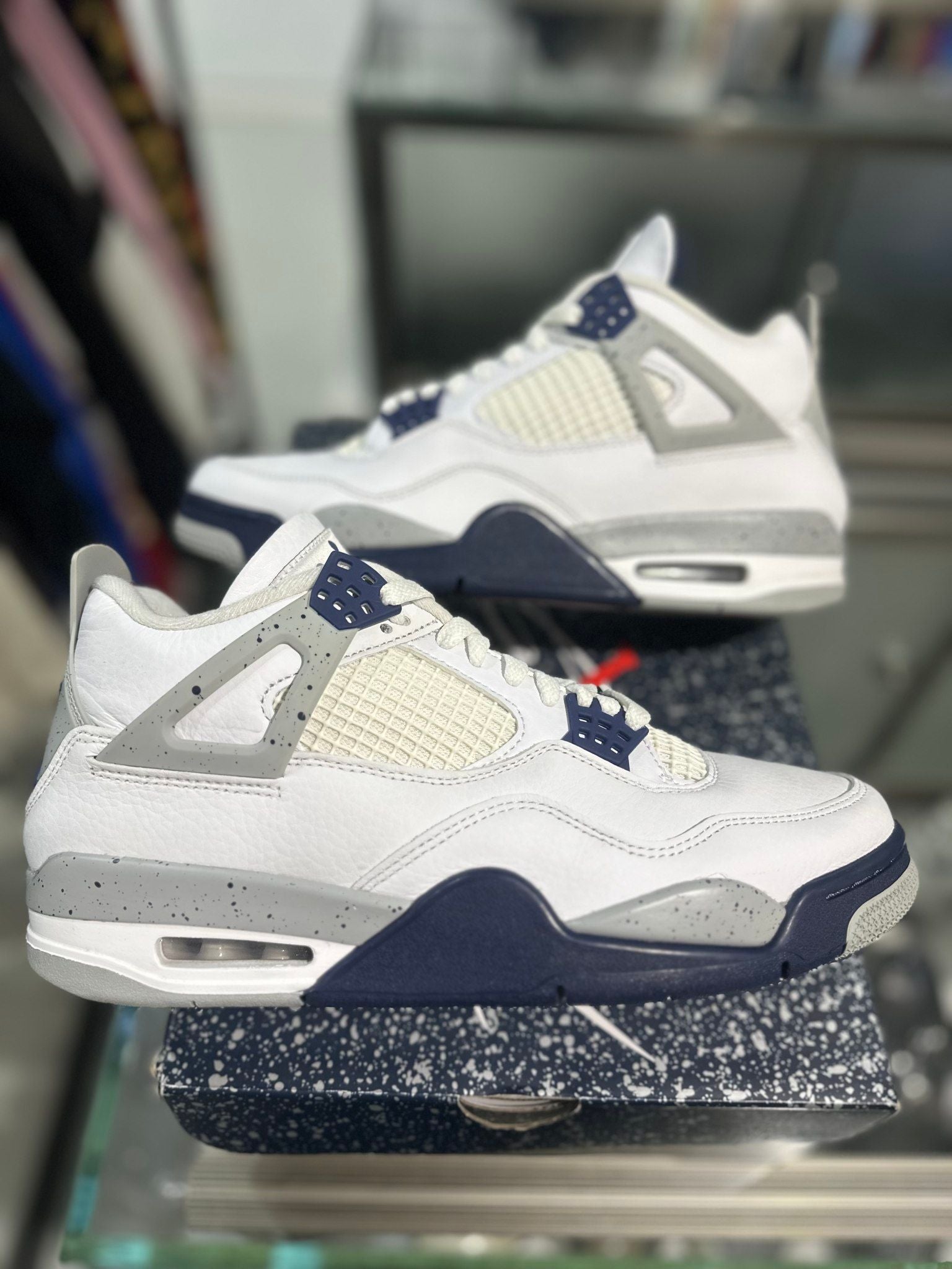 Jordan 4 Retro Midnight Navy - Pre-Owned Size 9.5